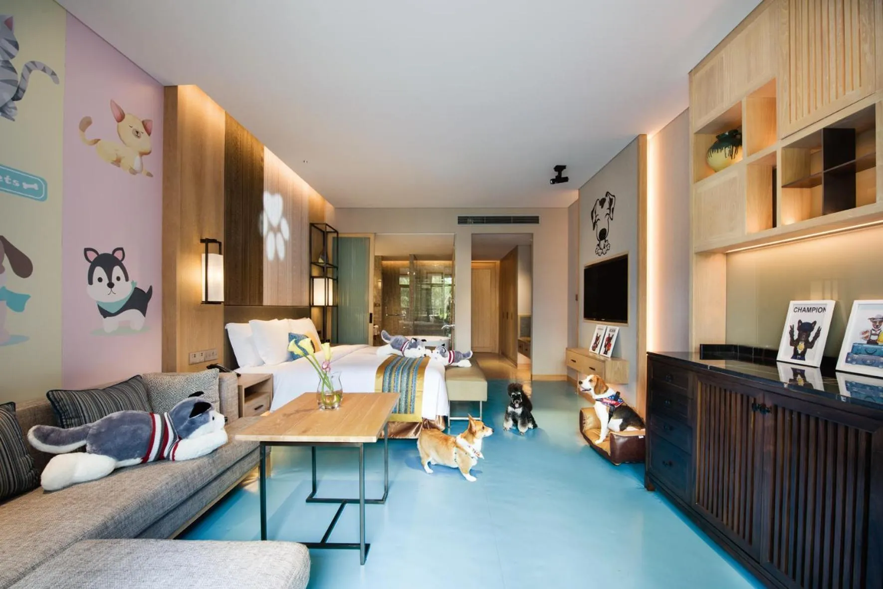 Seating area in Crowne Plaza - Kunming Ancient Dian Town by IHG