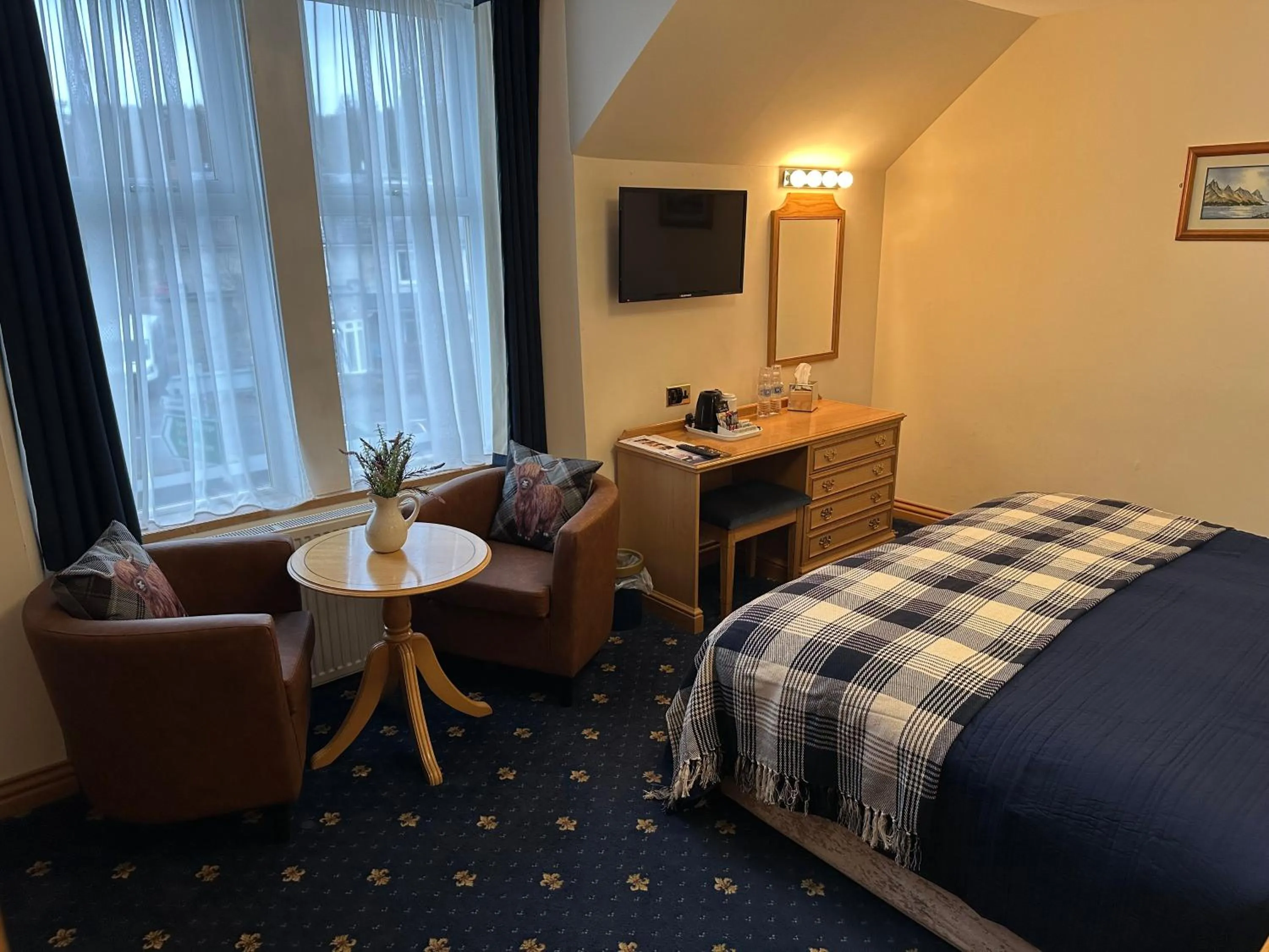 Bedroom, Bed in The Glen Hotel Newtonmore