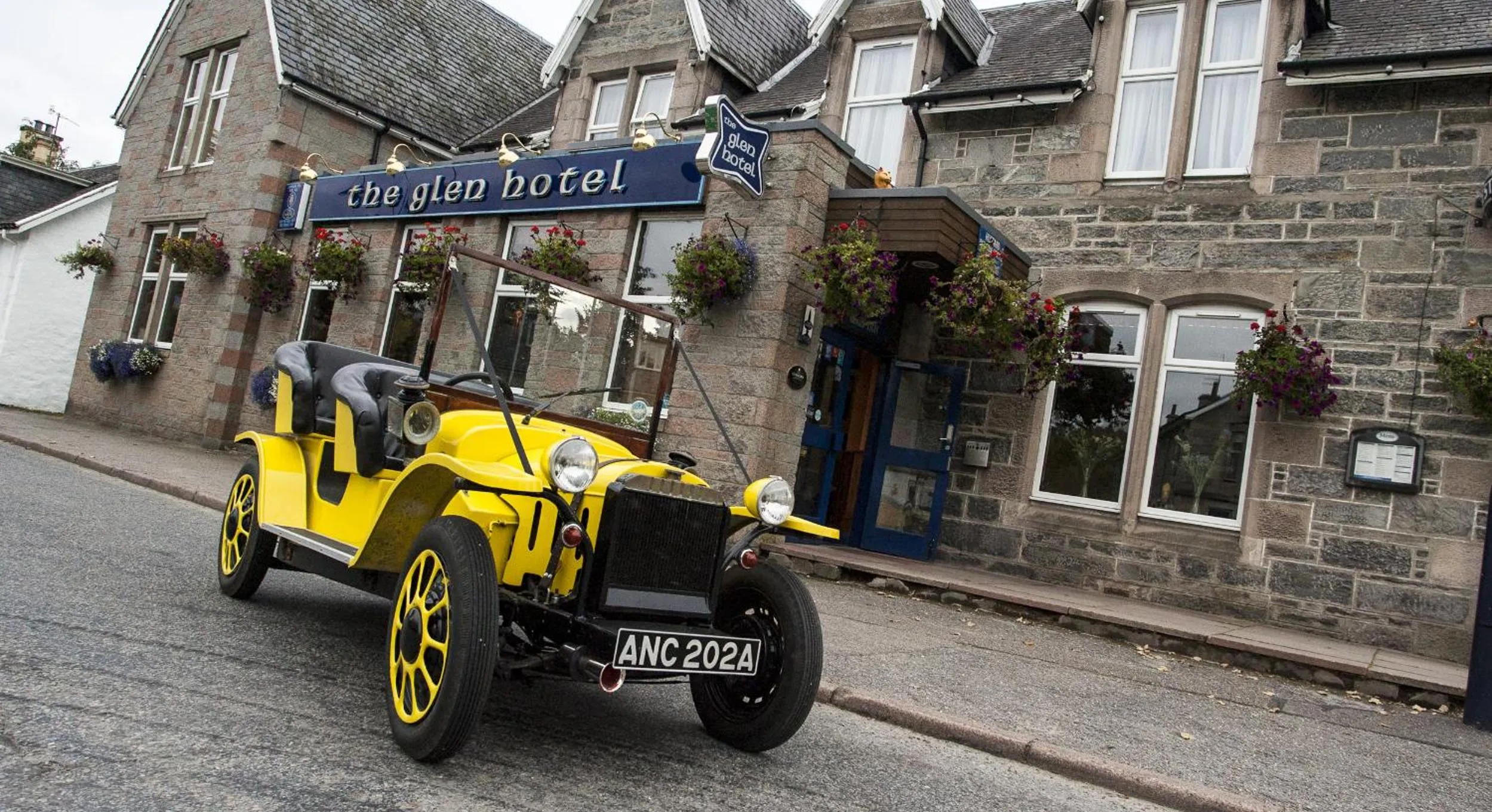 Facade/entrance in The Glen Hotel Newtonmore
