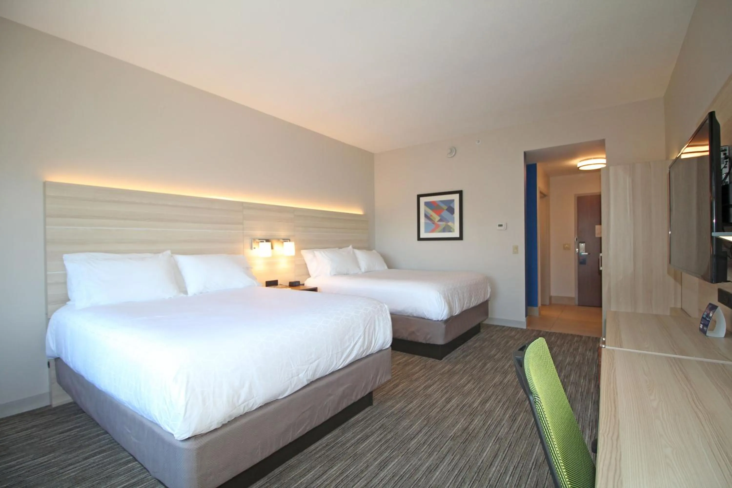 Photo of the whole room, Bed in Holiday Inn Express & Suites Ocala by IHG
