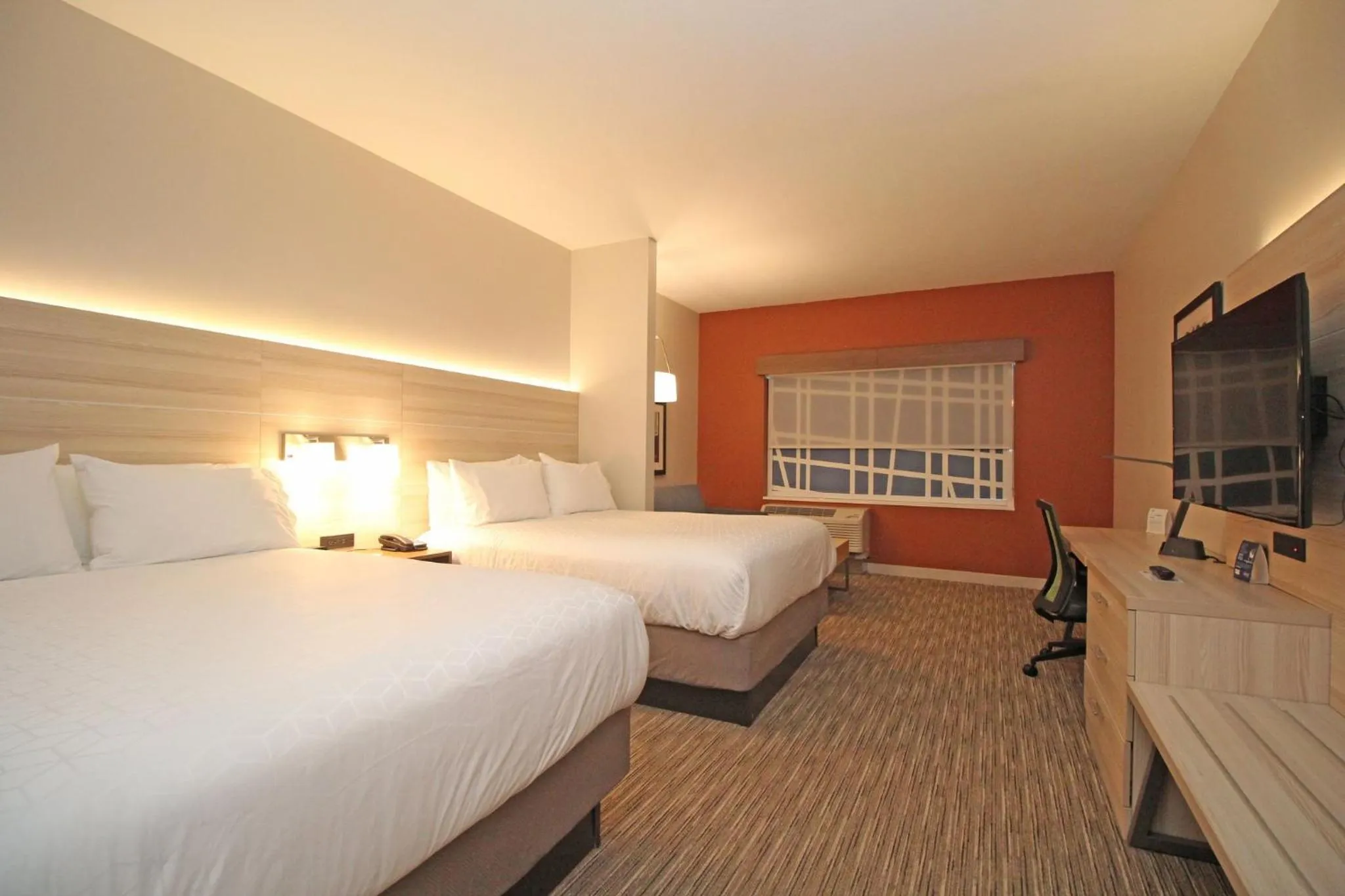 Photo of the whole room, Bed in Holiday Inn Express & Suites Ocala by IHG