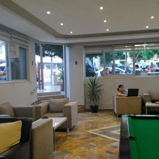 Restaurant/places to eat in meryemana hotel