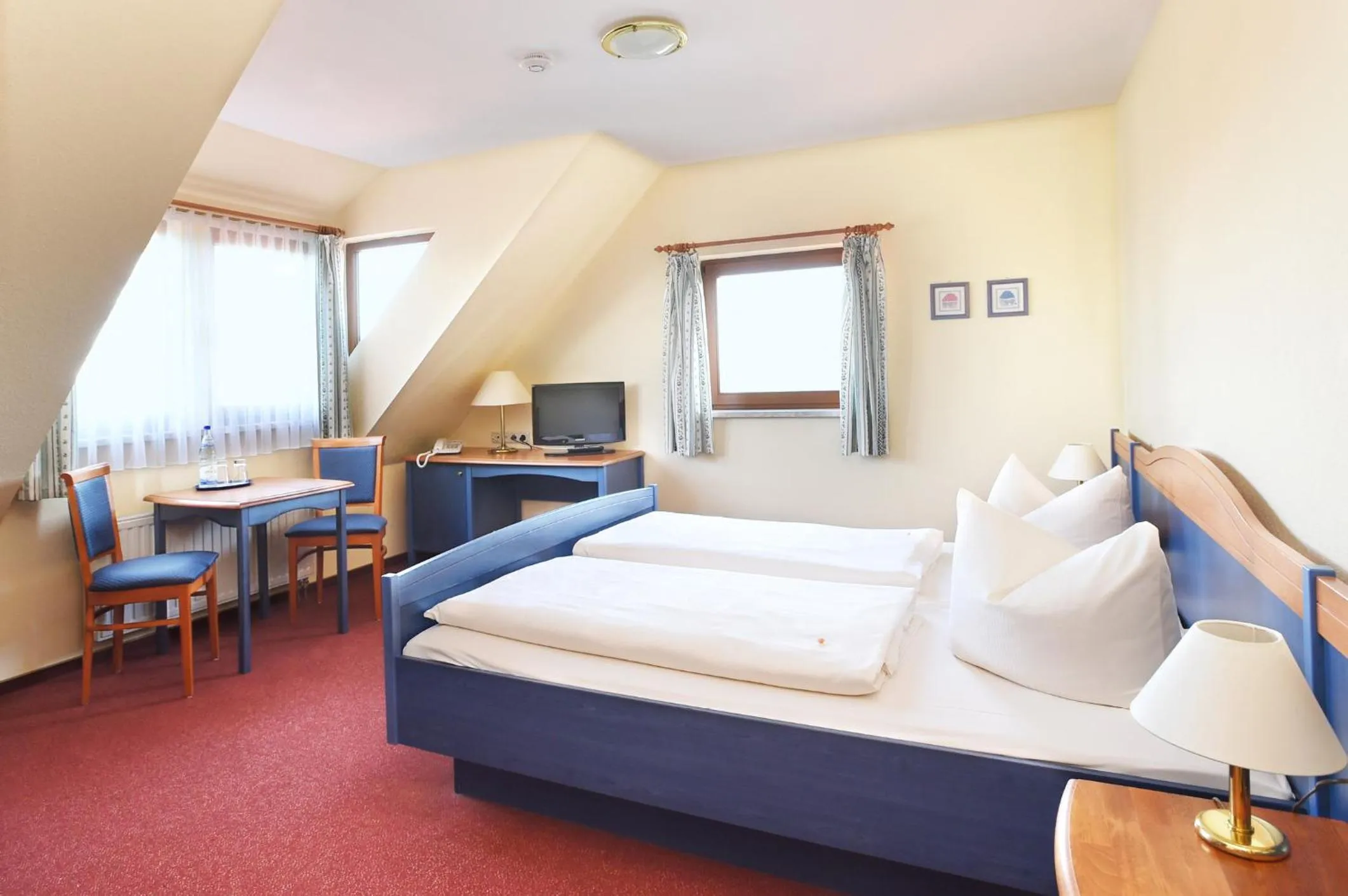 Photo of the whole room, Bed in Hotel Neue Höhe