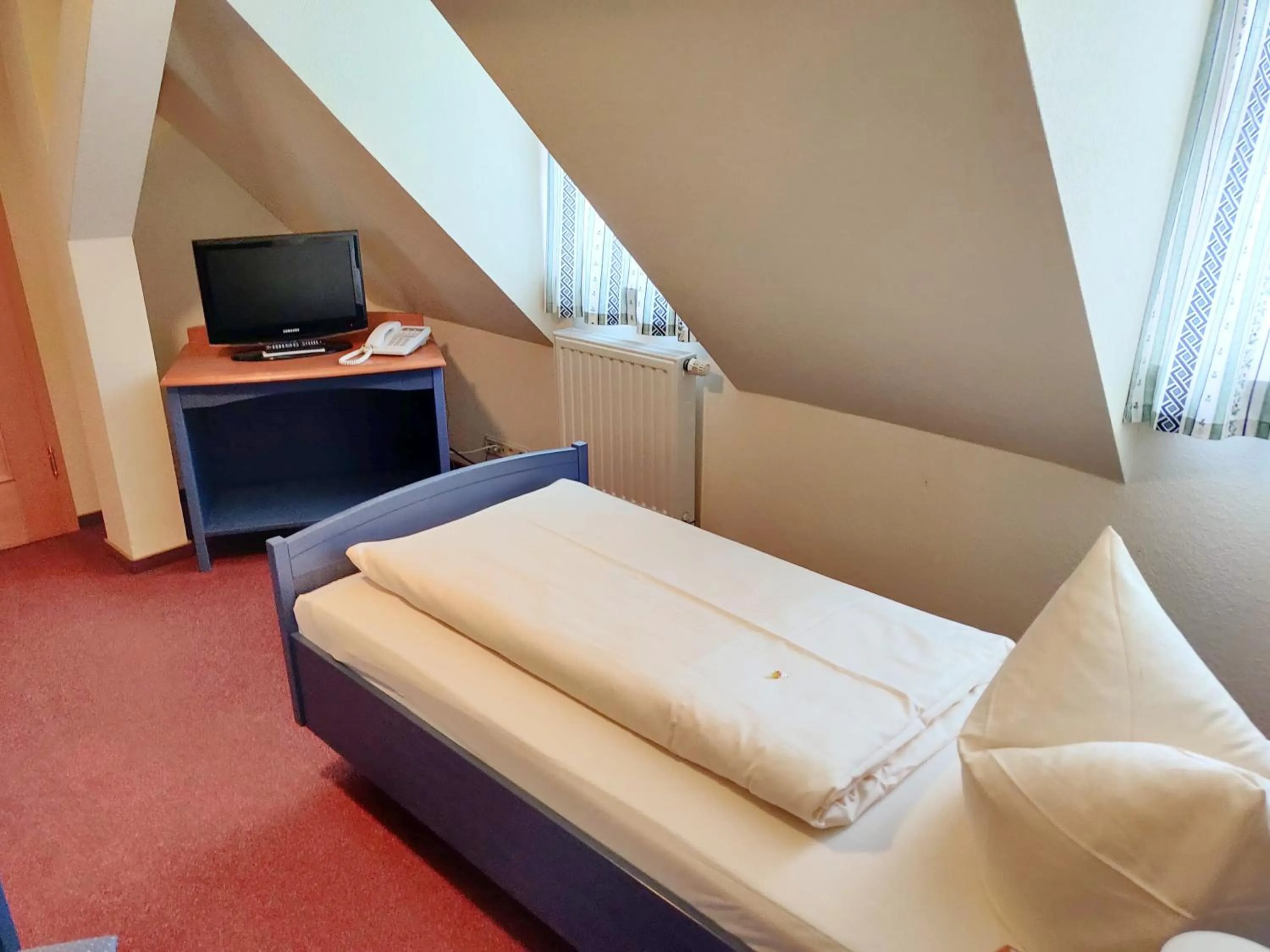 Photo of the whole room, Bed in Hotel Neue Höhe