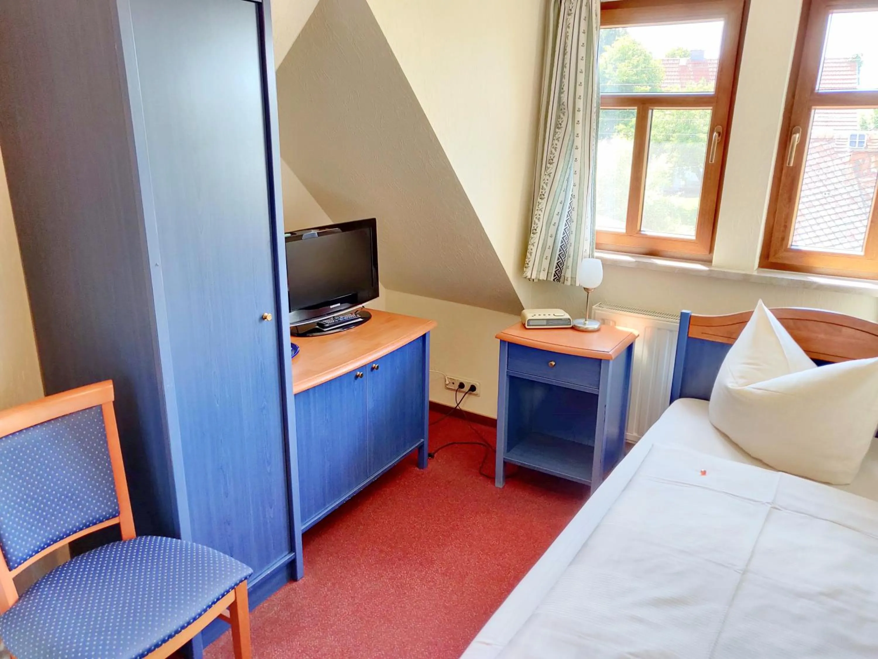 Photo of the whole room, Bed in Hotel Neue Höhe