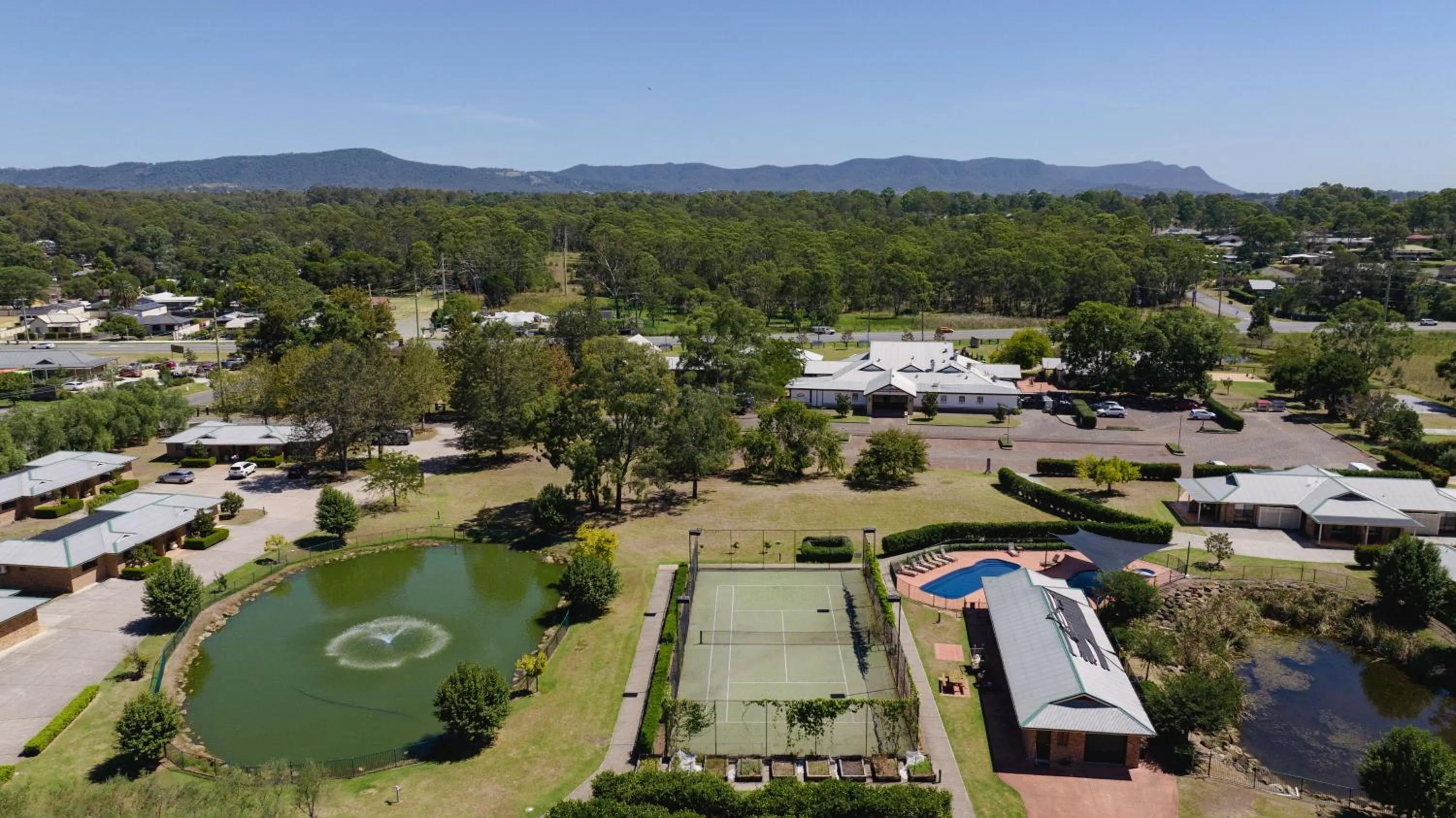 Tennis court in Potters Apartments
