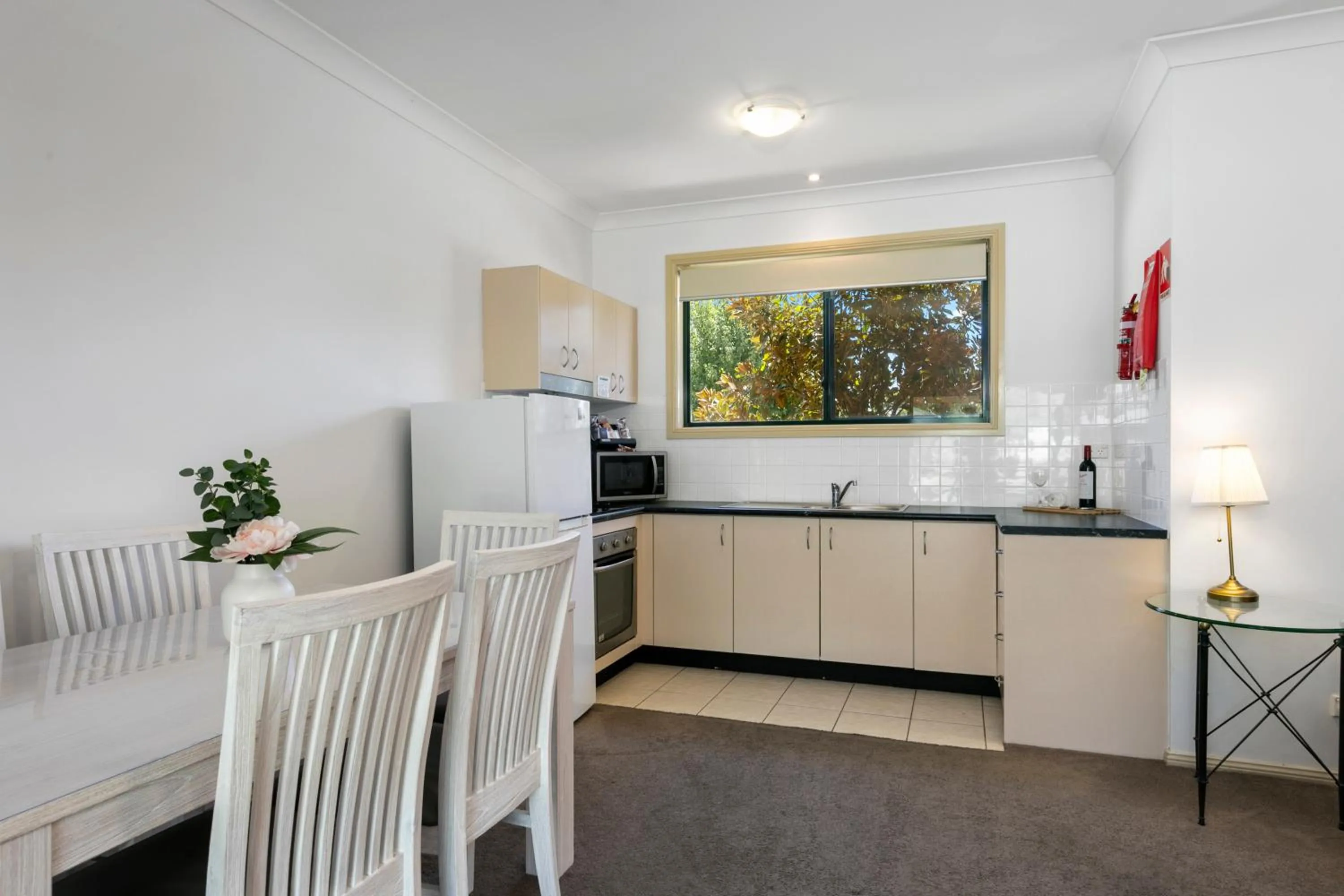 Kitchen or kitchenette in Potters Apartments