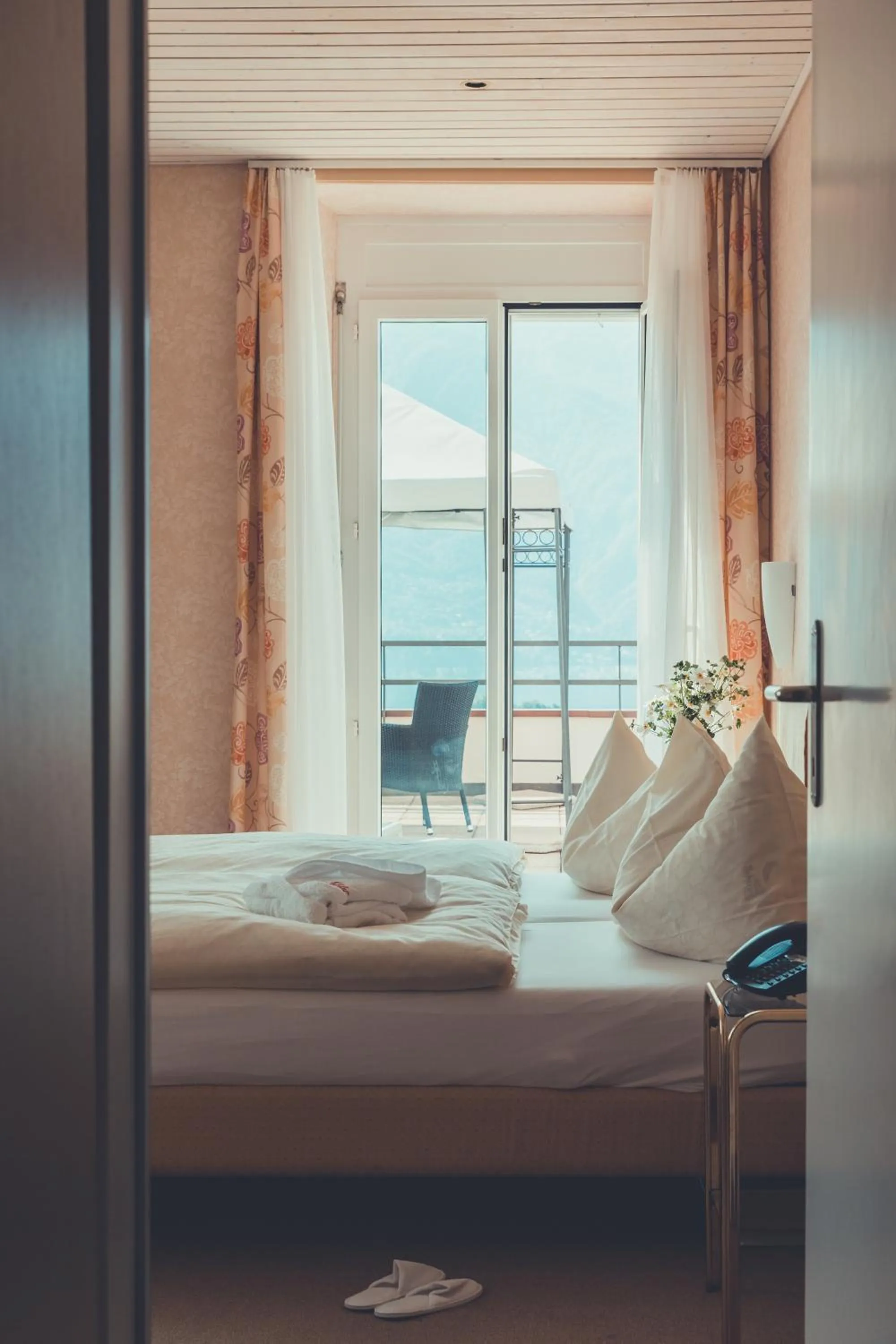 Balcony/Terrace, Bed in Hotel Tobler