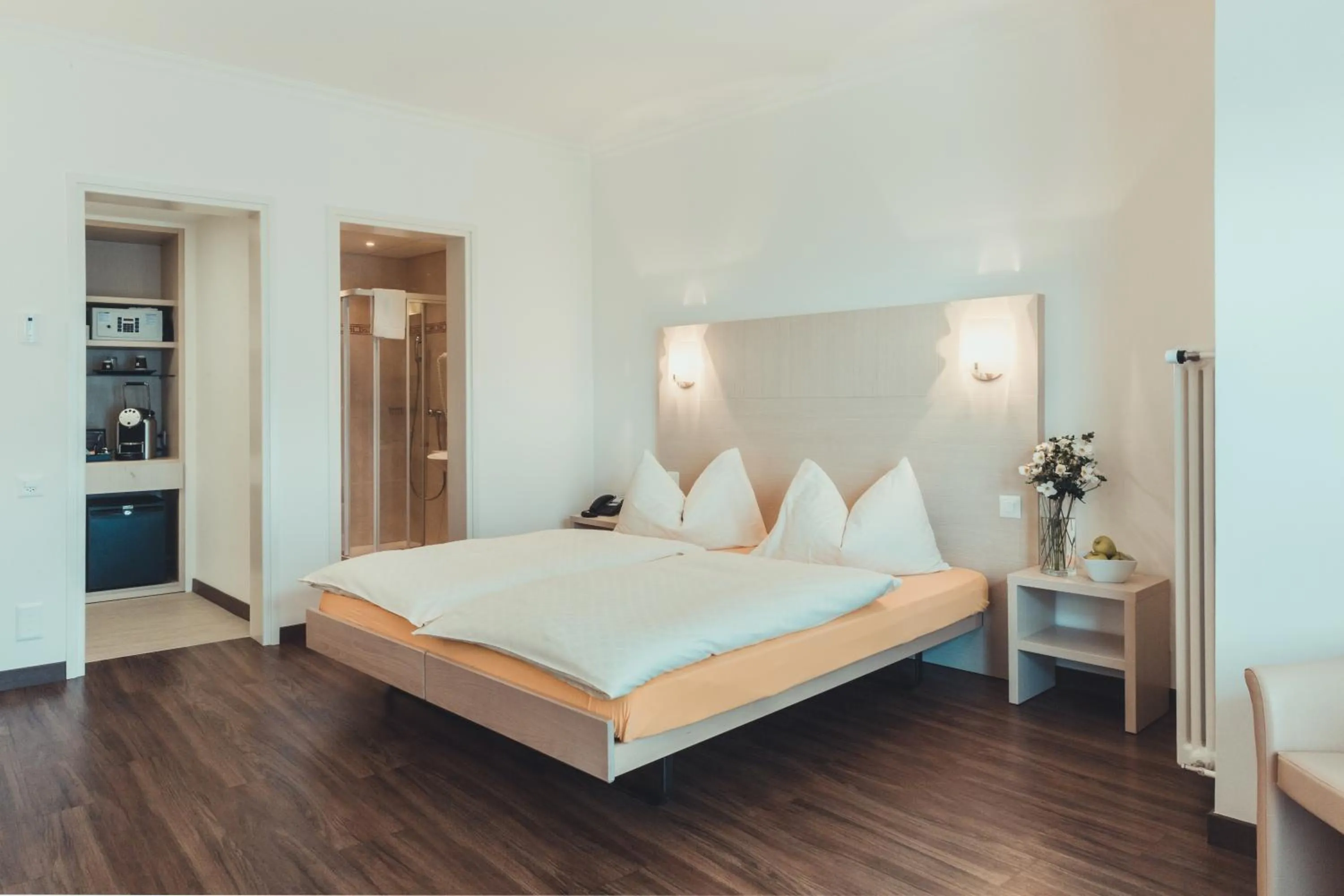 Photo of the whole room, Bed in Hotel Tobler