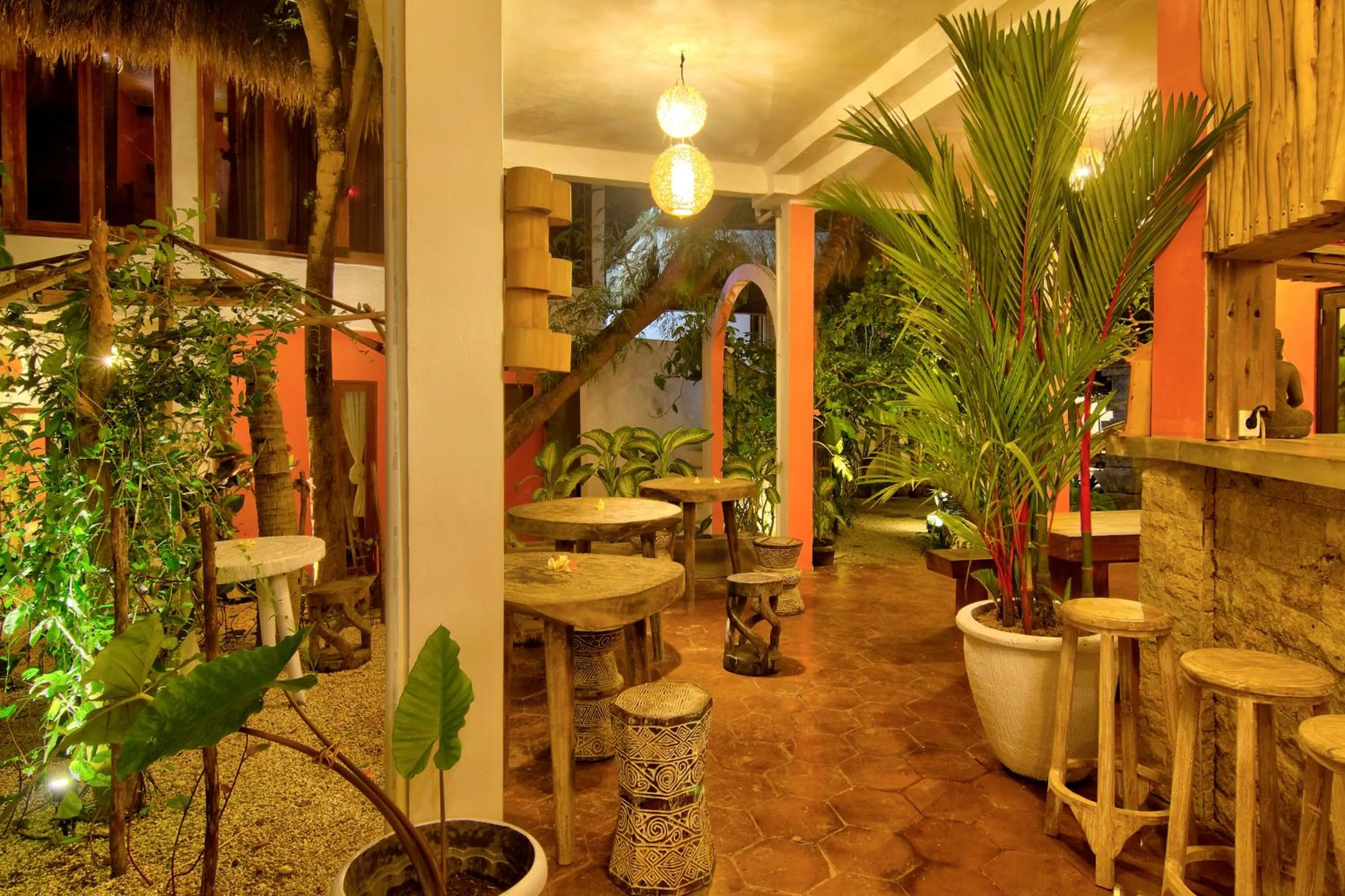 Restaurant/places to eat in Sannyas Boutique Hotel