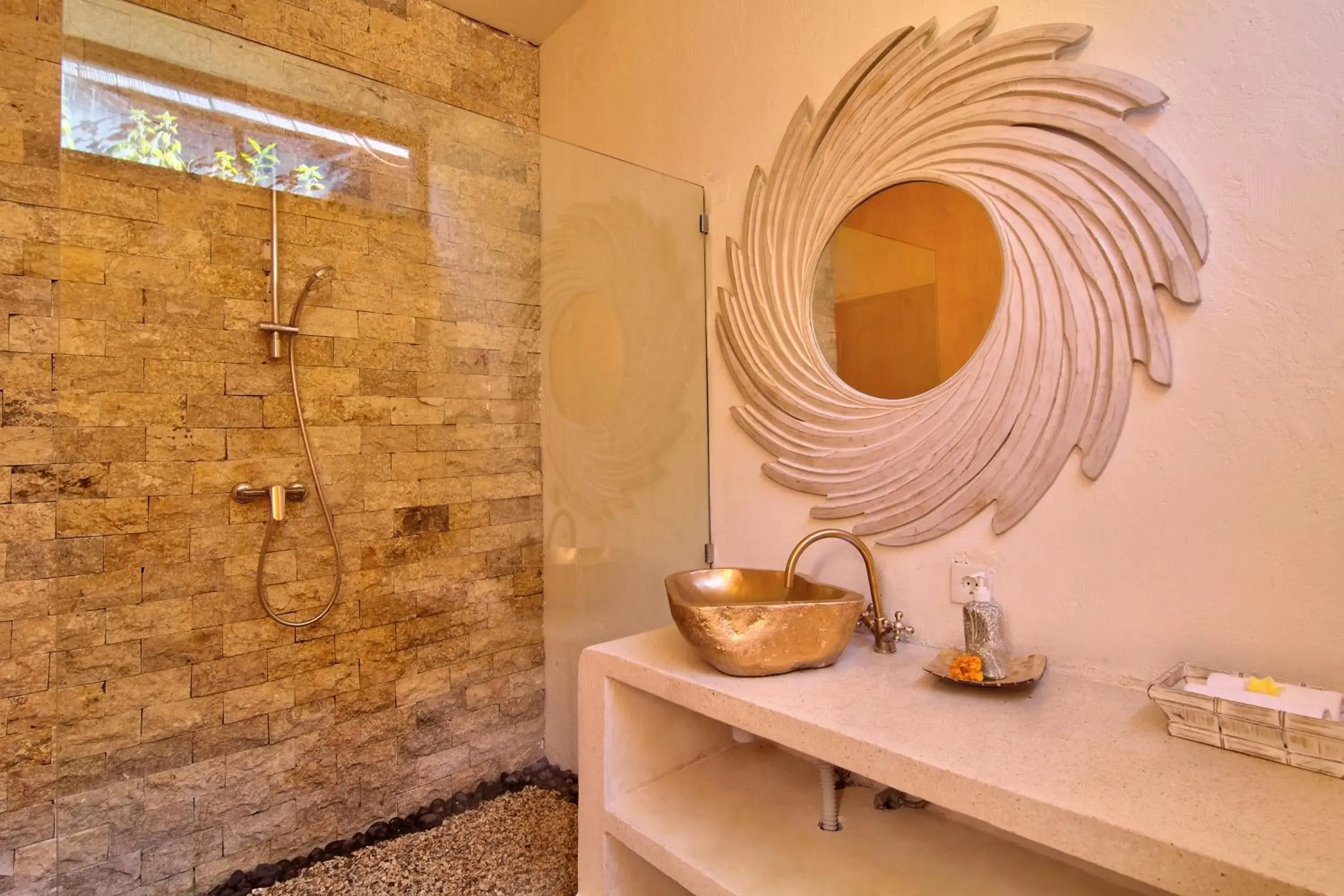 Twin Room with Shower in Sannyas Boutique Hotel Twin Room with Shower in Sannyas Boutique Hotel
