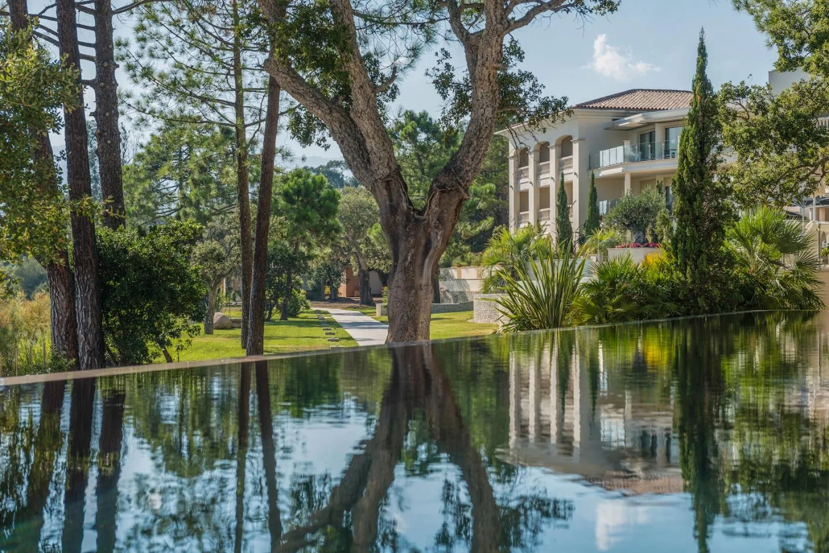 Property building in Hotel Don Cesar
