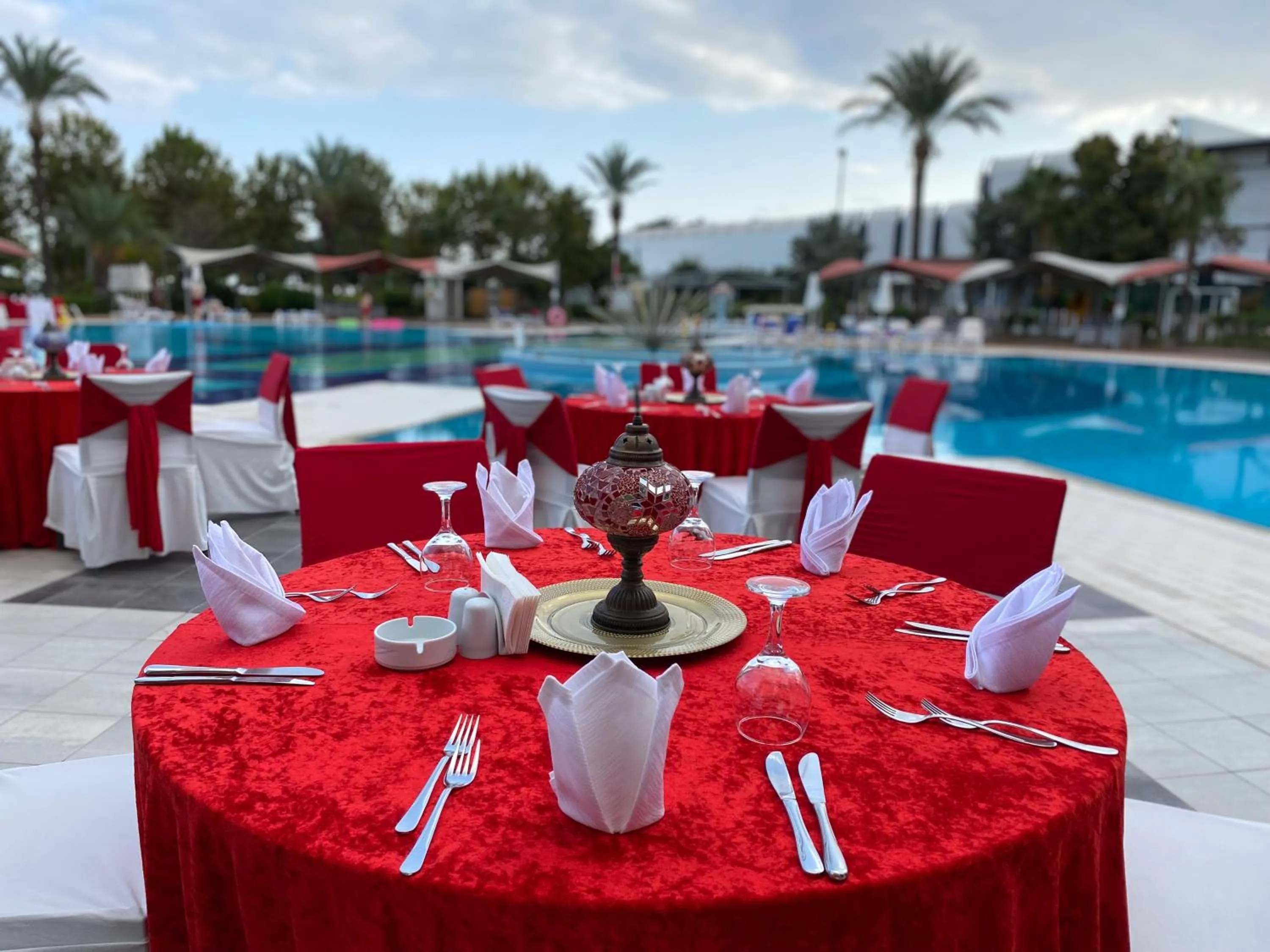 Restaurant/places to eat in Queen's Park Le Jardin