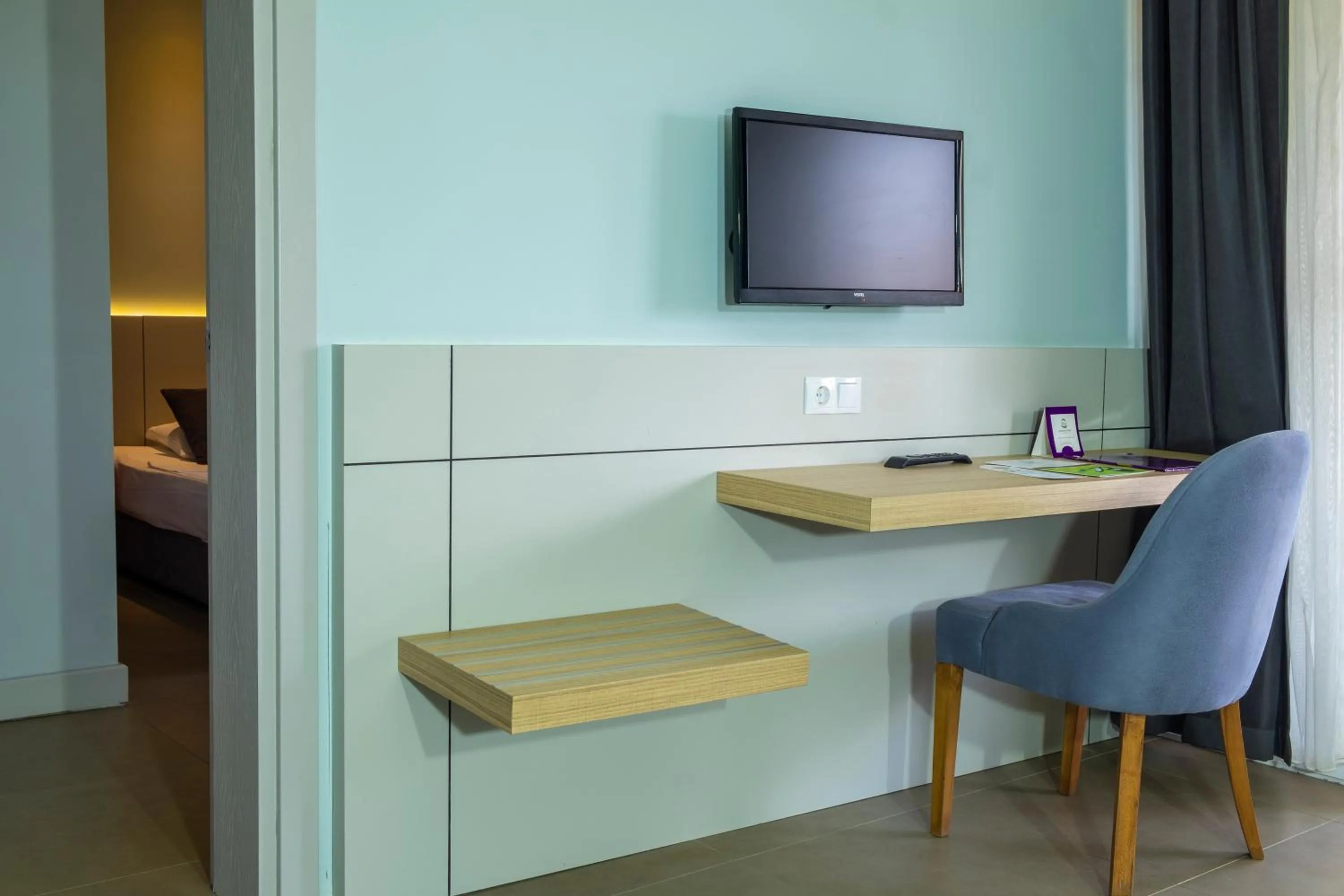 Bedroom, Bed in Queen's Park Le Jardin