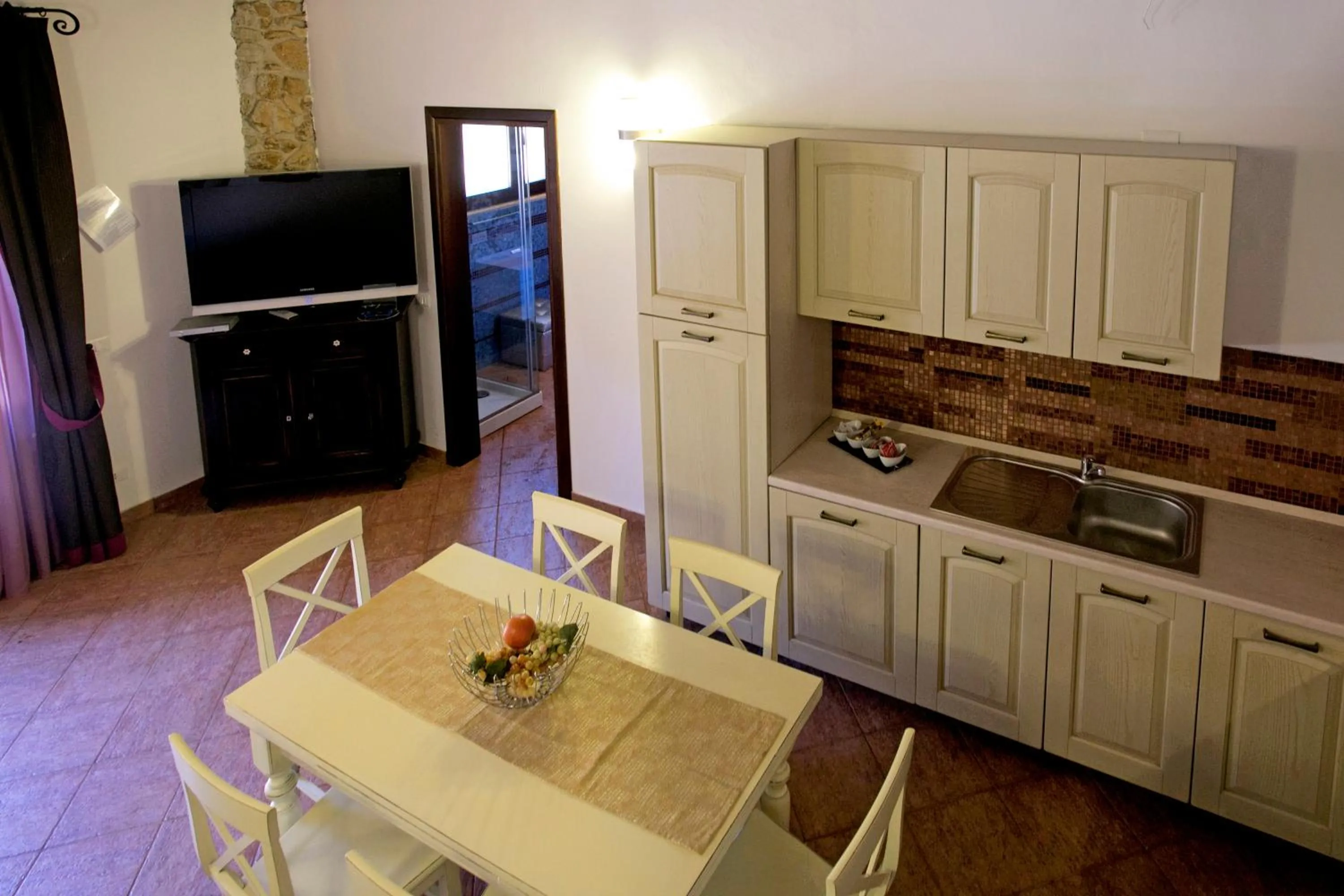 TV and multimedia in Borgo degli Angeli Wellness & Resort by Le Dhome Sicily
