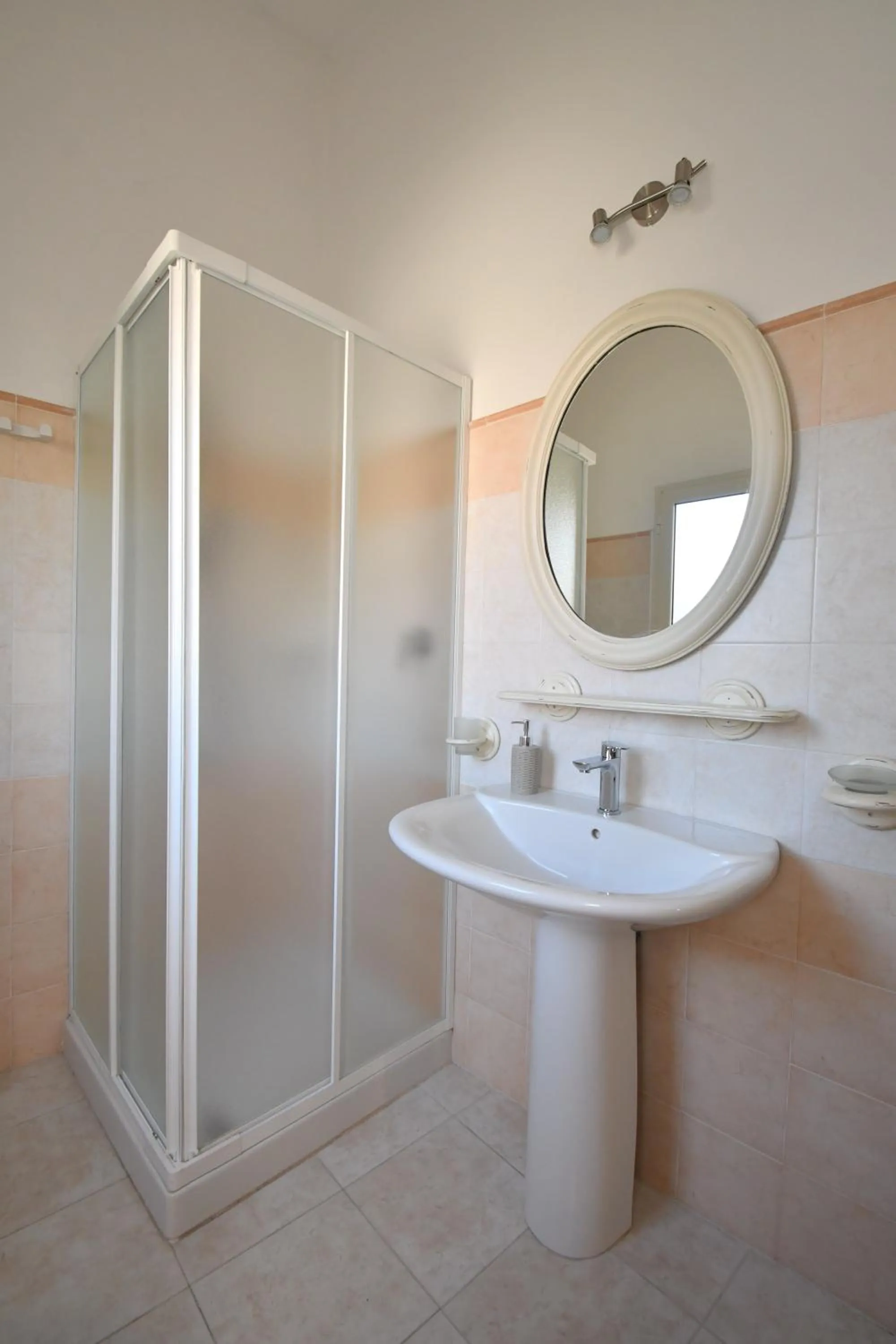 Bathroom in B&B Sa domo de sos Massaios