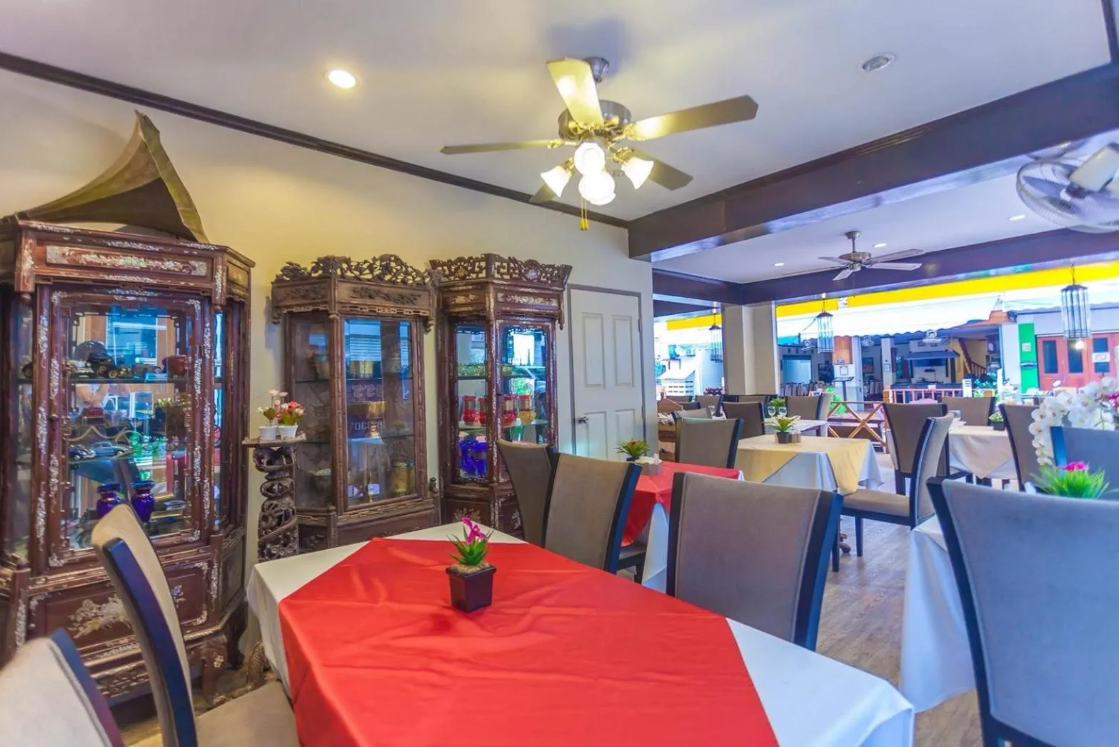 Dining area in Must Sea Hotel - SHA Hotel