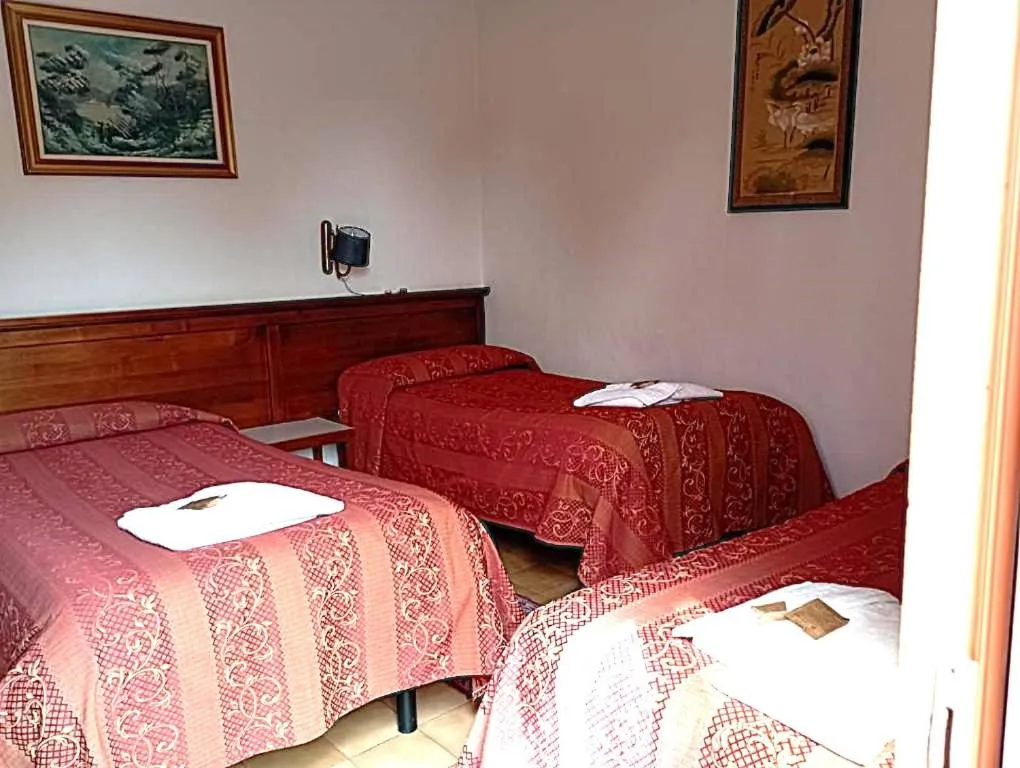 Photo of the whole room, Bed in Hotel Garden