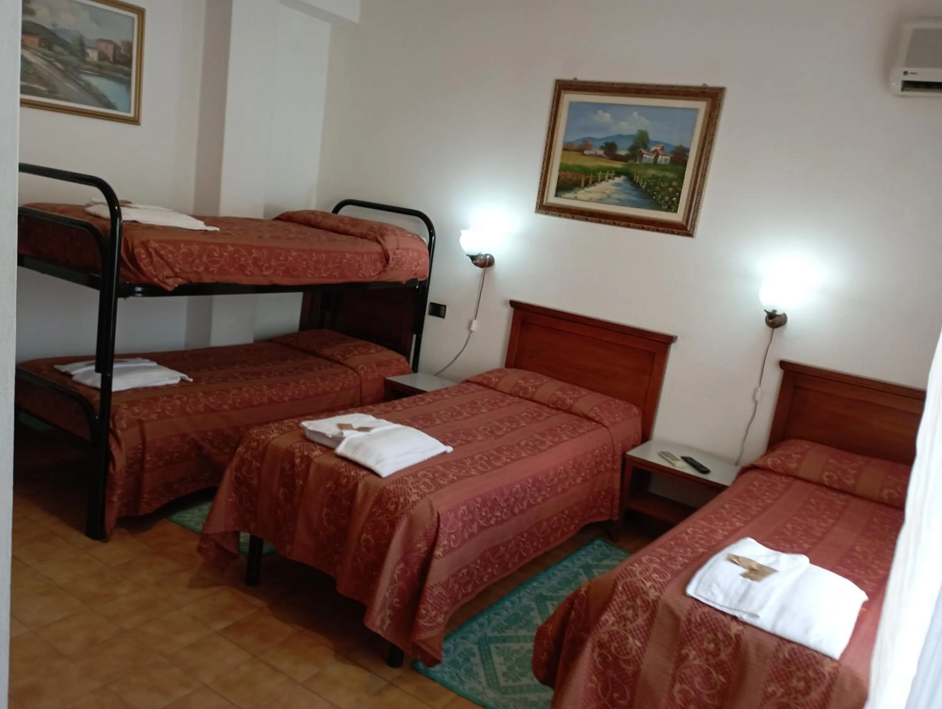 Quadruple Room with Garden View in Hotel Garden