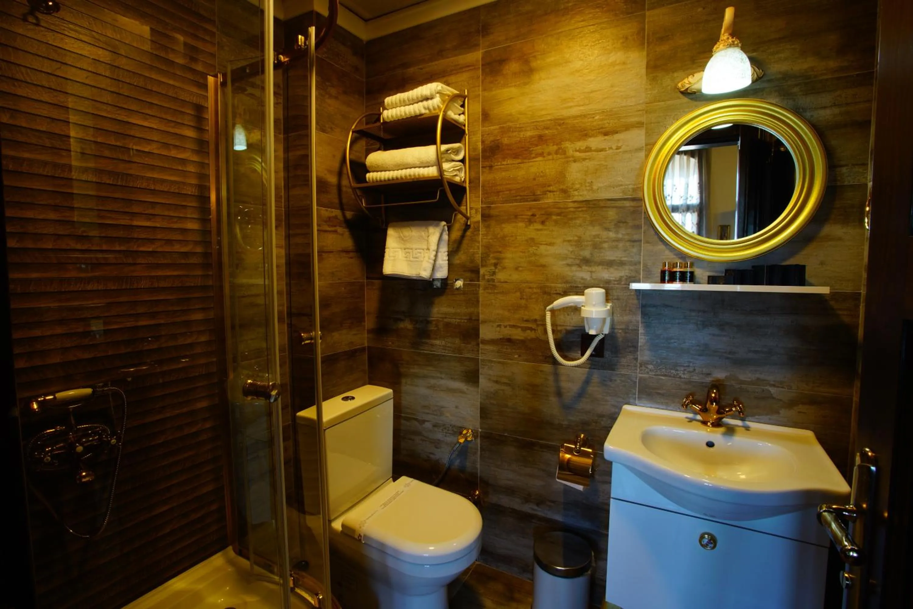 Bathroom in Tahir Aga Konagi Hotel