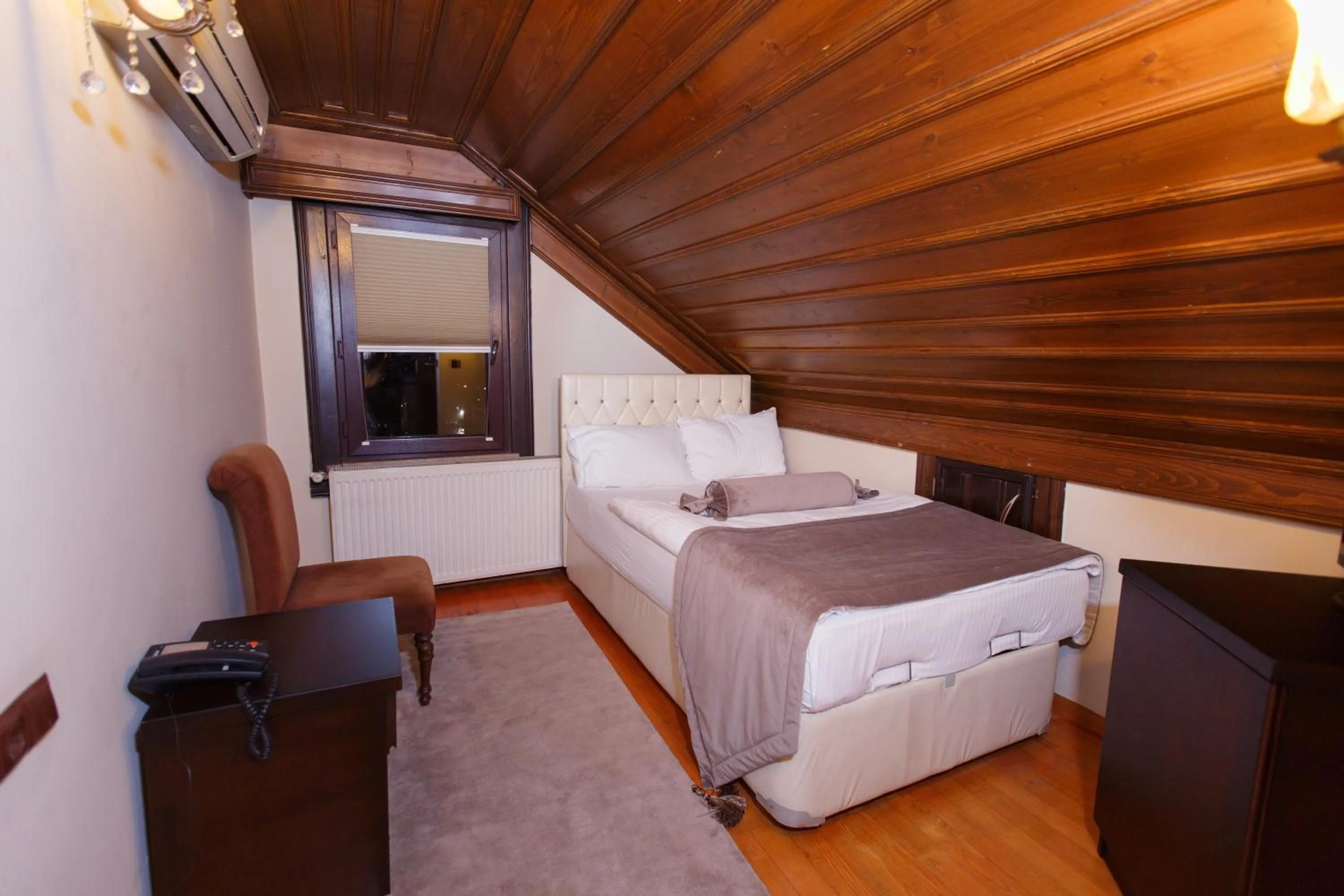 Photo of the whole room, Bed in Tahir Aga Konagi Hotel