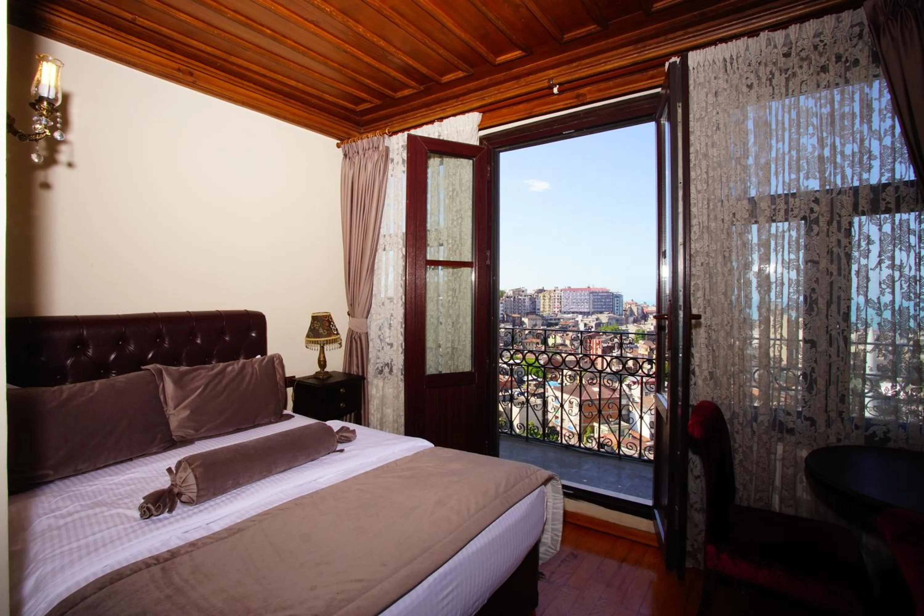 Photo of the whole room, Bed in Tahir Aga Konagi Hotel