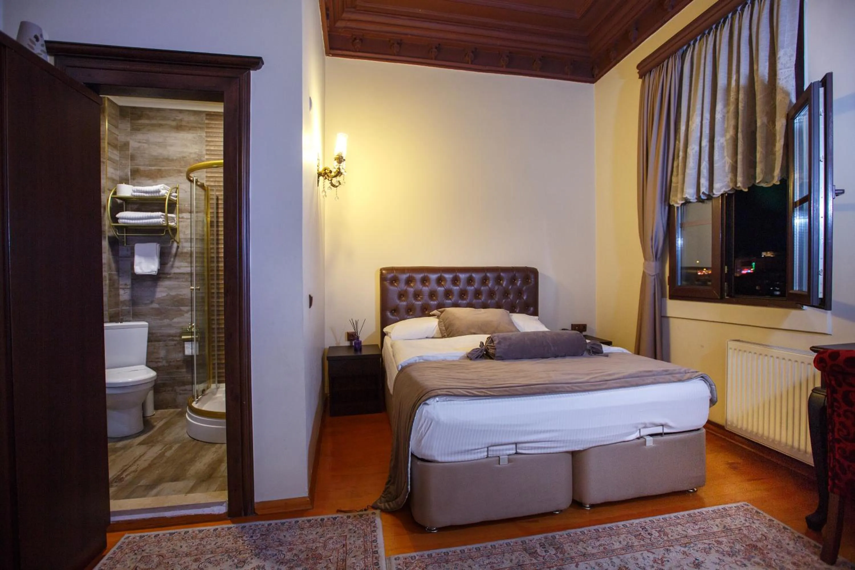 Photo of the whole room, Bed in Tahir Aga Konagi Hotel