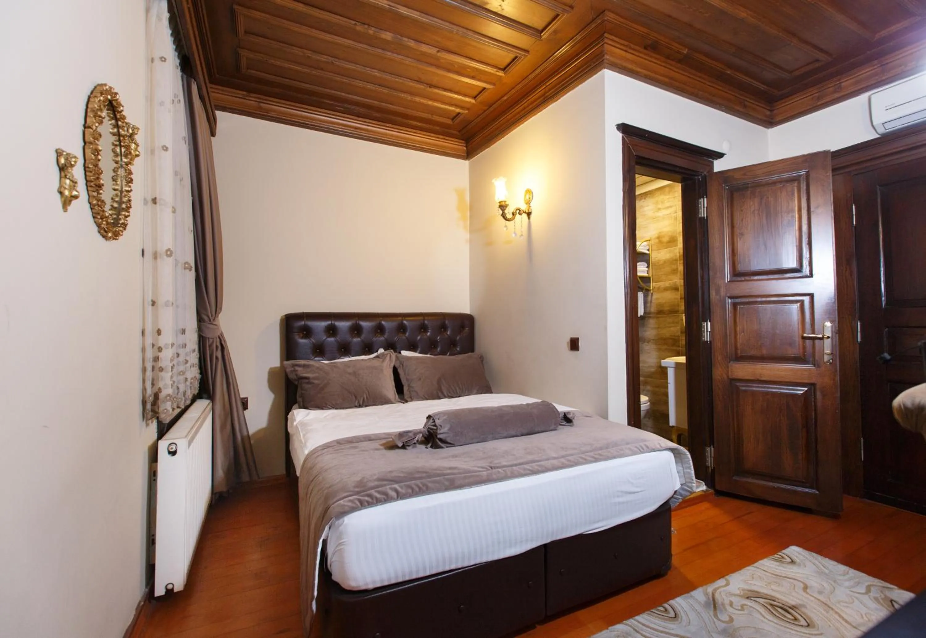 Photo of the whole room, Bed in Tahir Aga Konagi Hotel