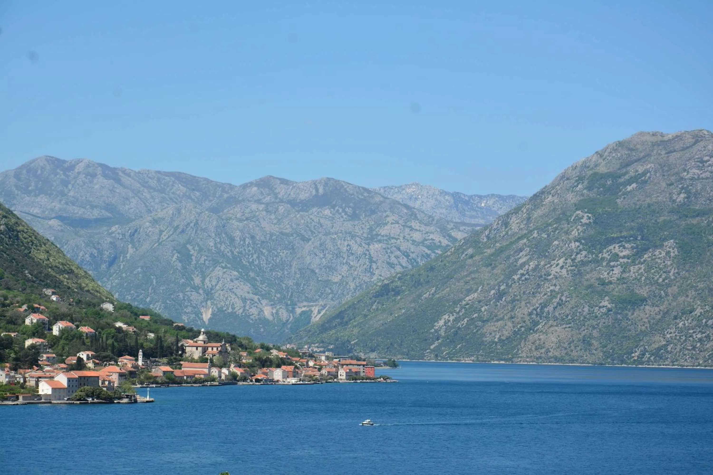 ROOMS & APARTMENTS DOBROTSKI DVORI