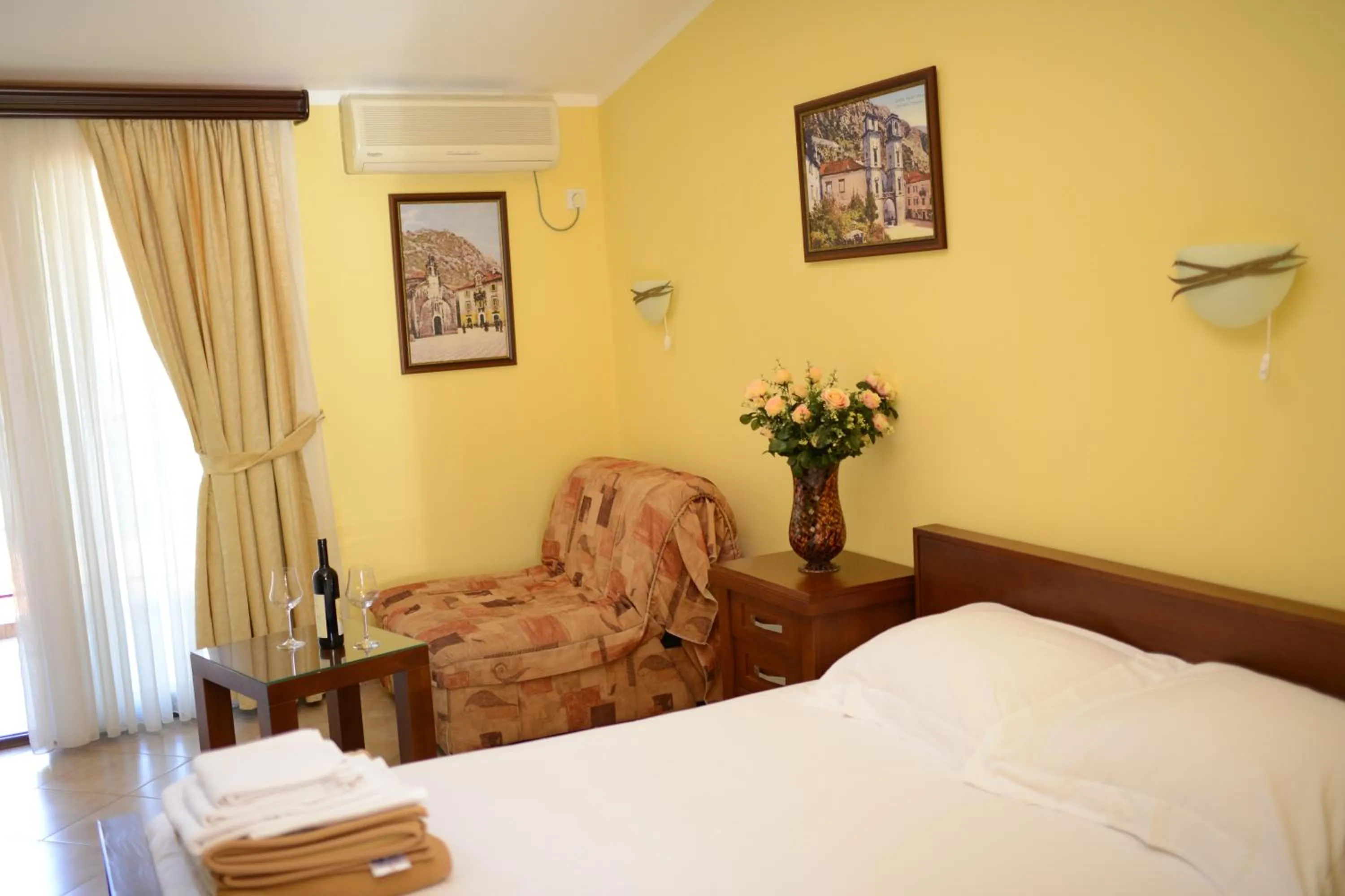 Bed in ROOMS & APARTMENTS DOBROTSKI DVORI
