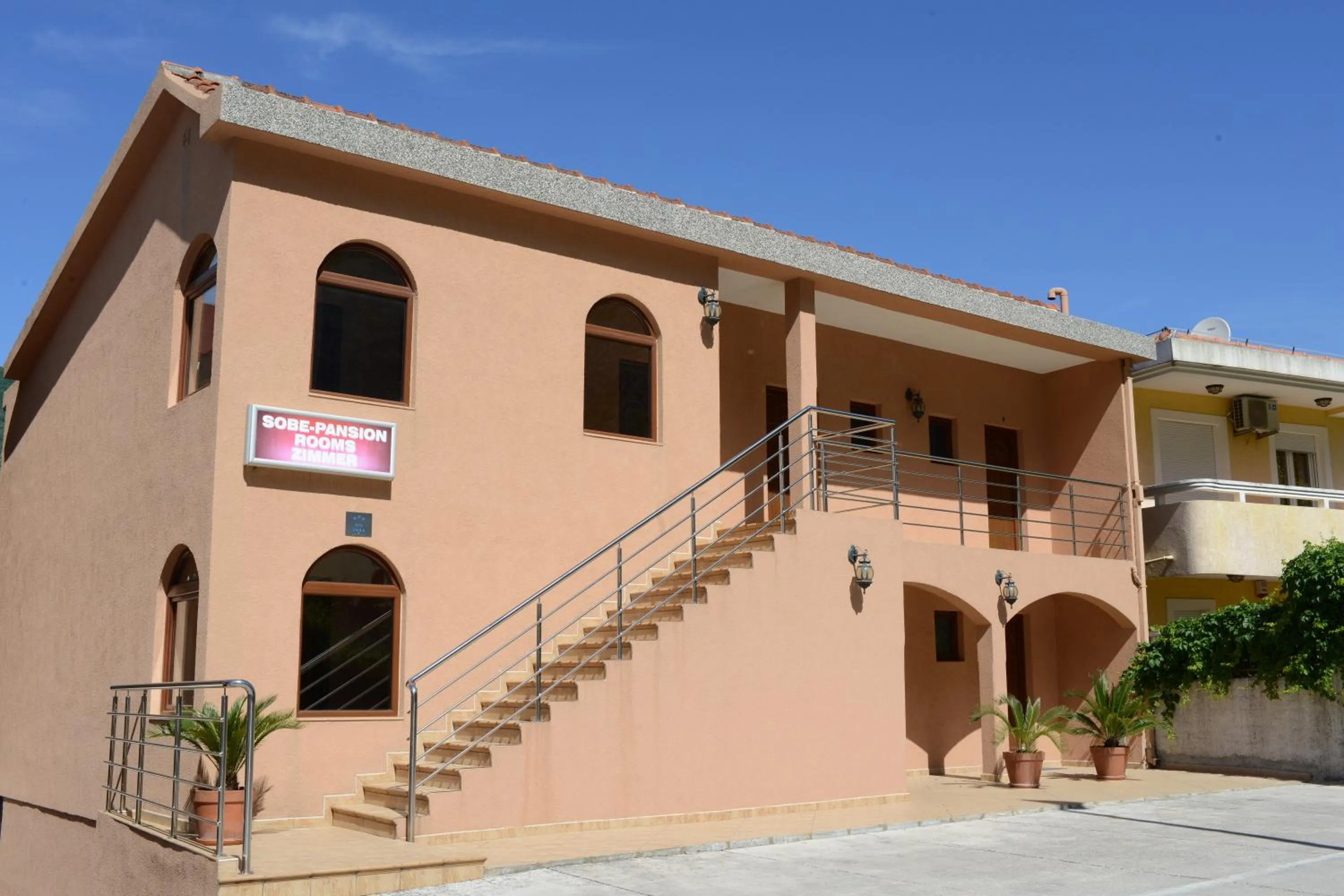 Property building in ROOMS & APARTMENTS DOBROTSKI DVORI