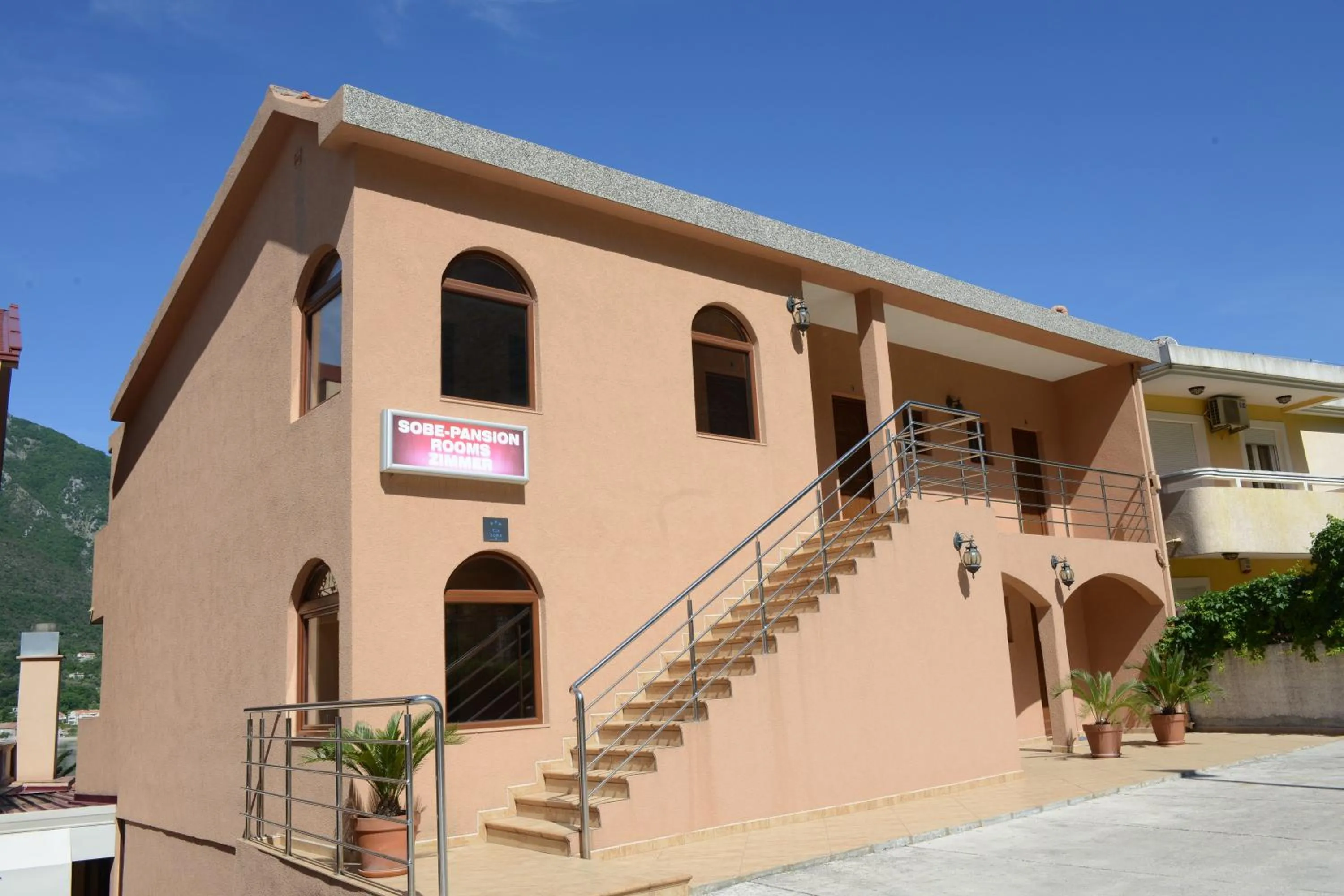 Property building in ROOMS & APARTMENTS DOBROTSKI DVORI