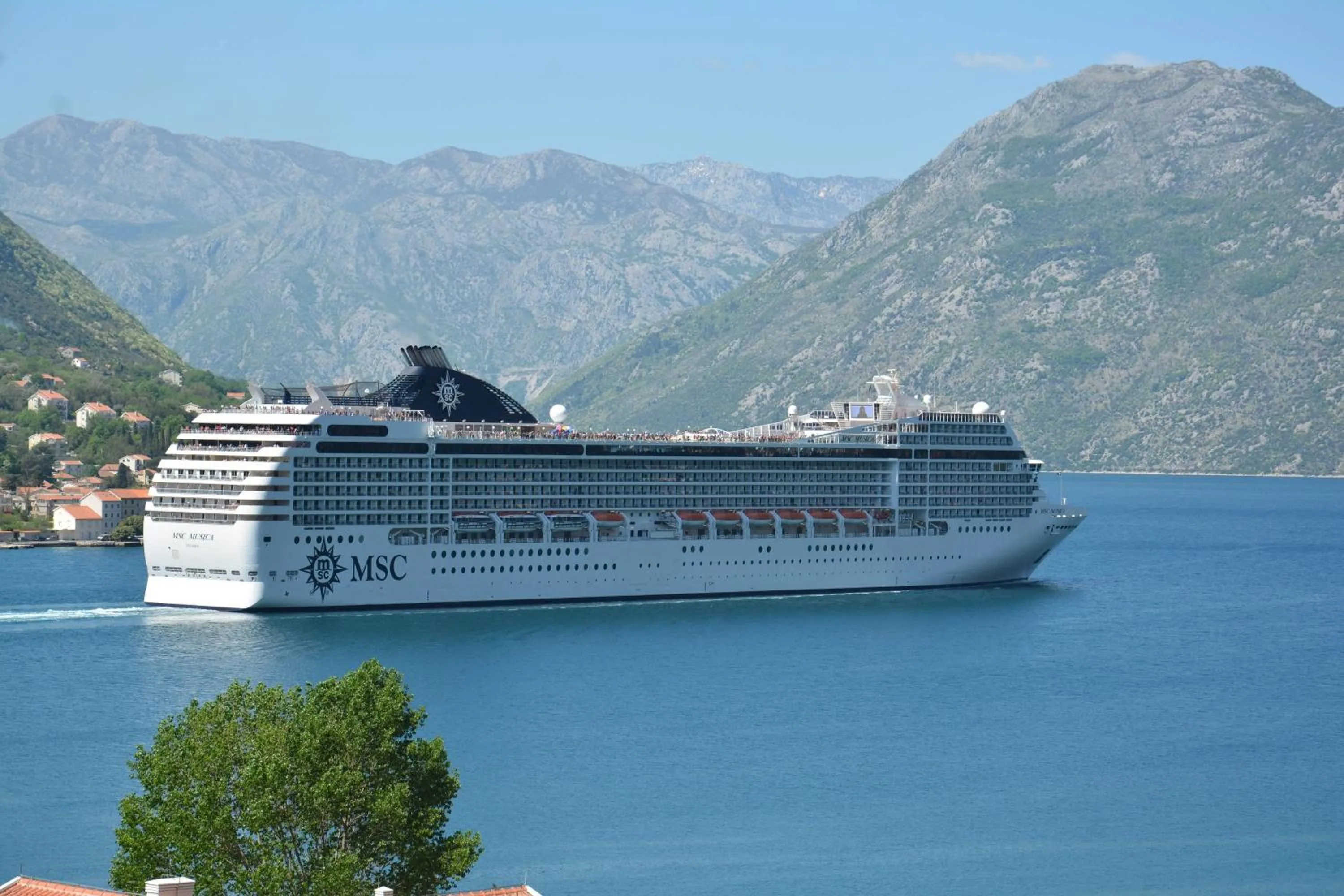 ROOMS & APARTMENTS DOBROTSKI DVORI