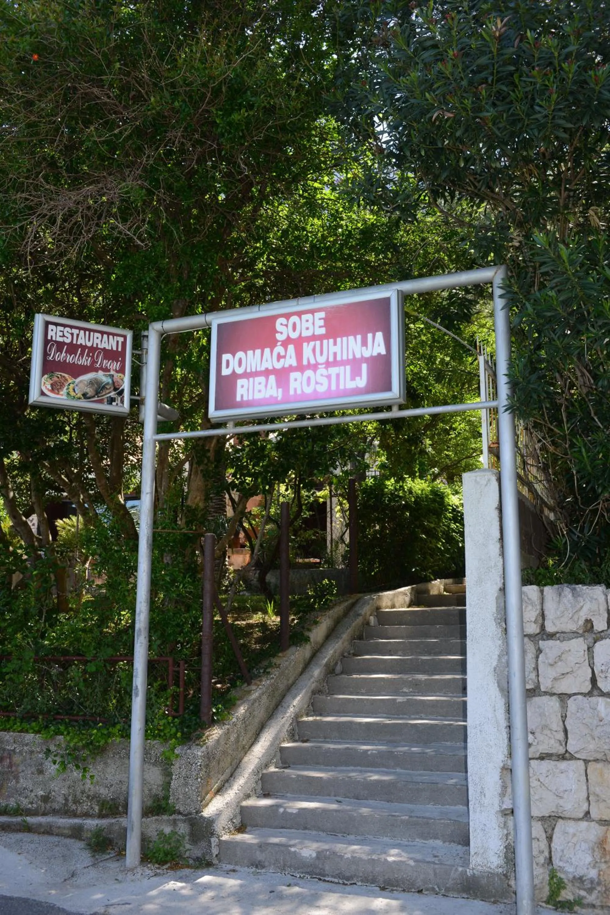 Property logo or sign in ROOMS & APARTMENTS DOBROTSKI DVORI