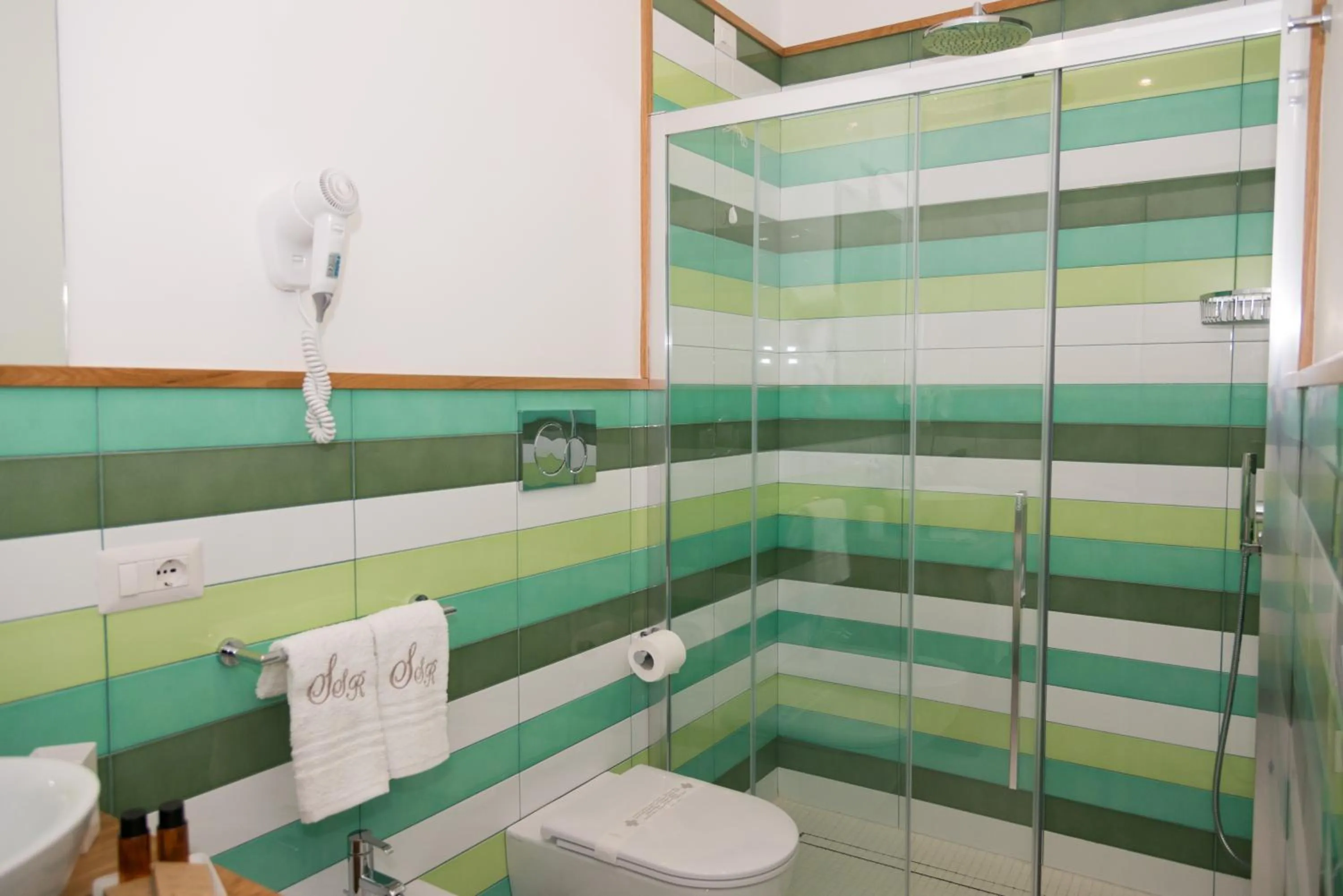 Shower in Sorrento Stylish Rooms