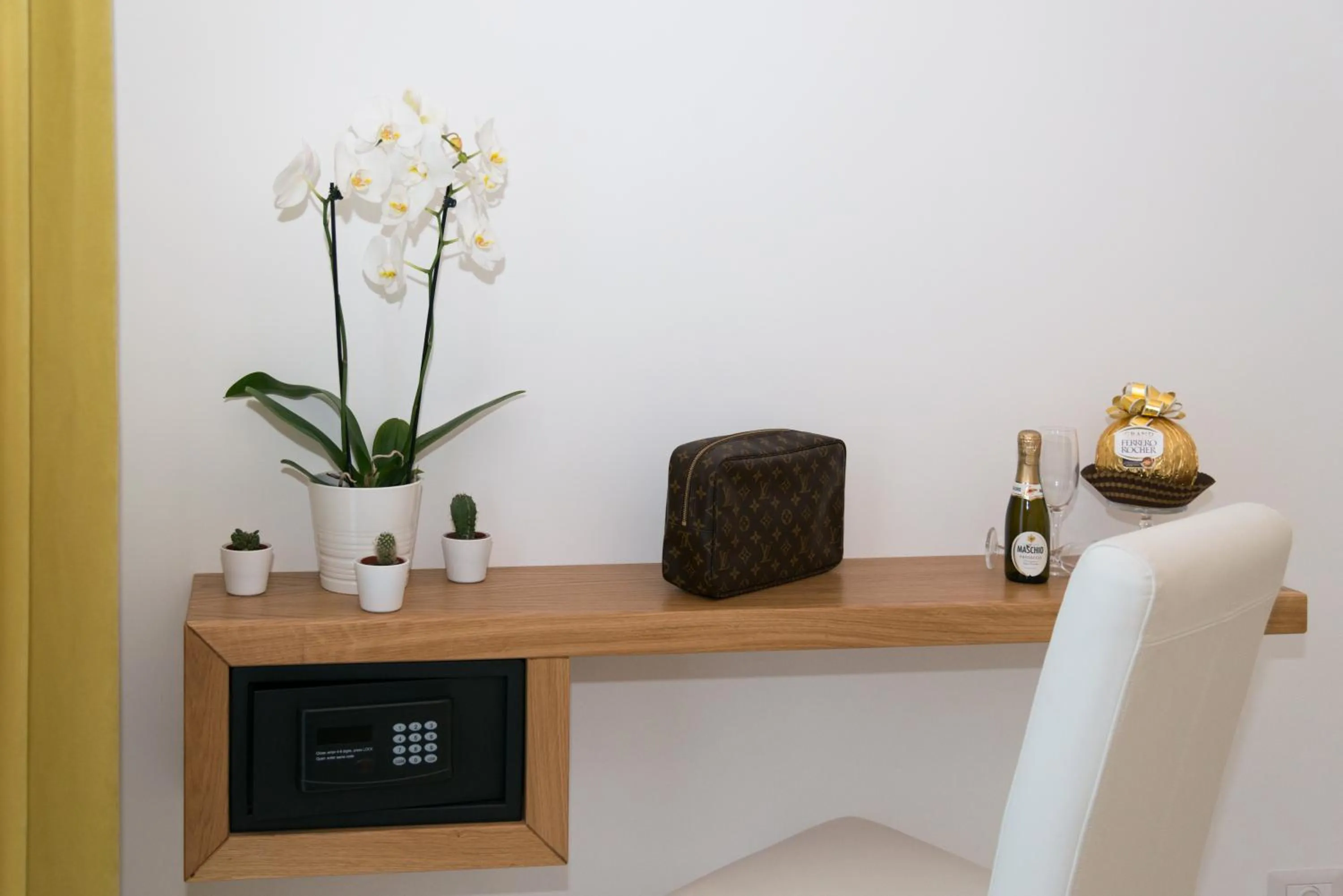 Photo of the whole room in Sorrento Stylish Rooms