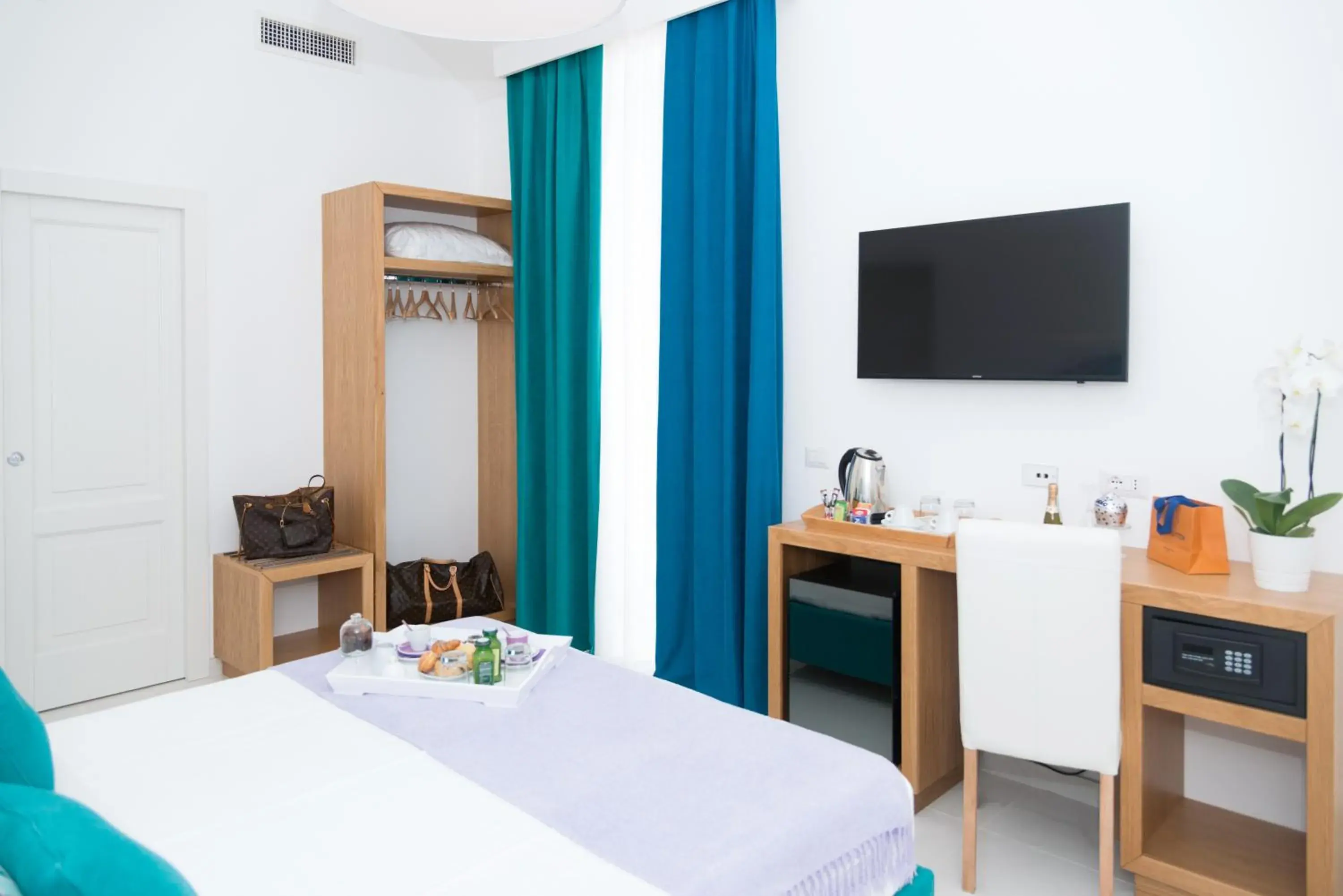 Deluxe Double Room with Balcony in Sorrento Stylish Rooms Deluxe Double Room with Balcony in Sorrento Stylish Rooms