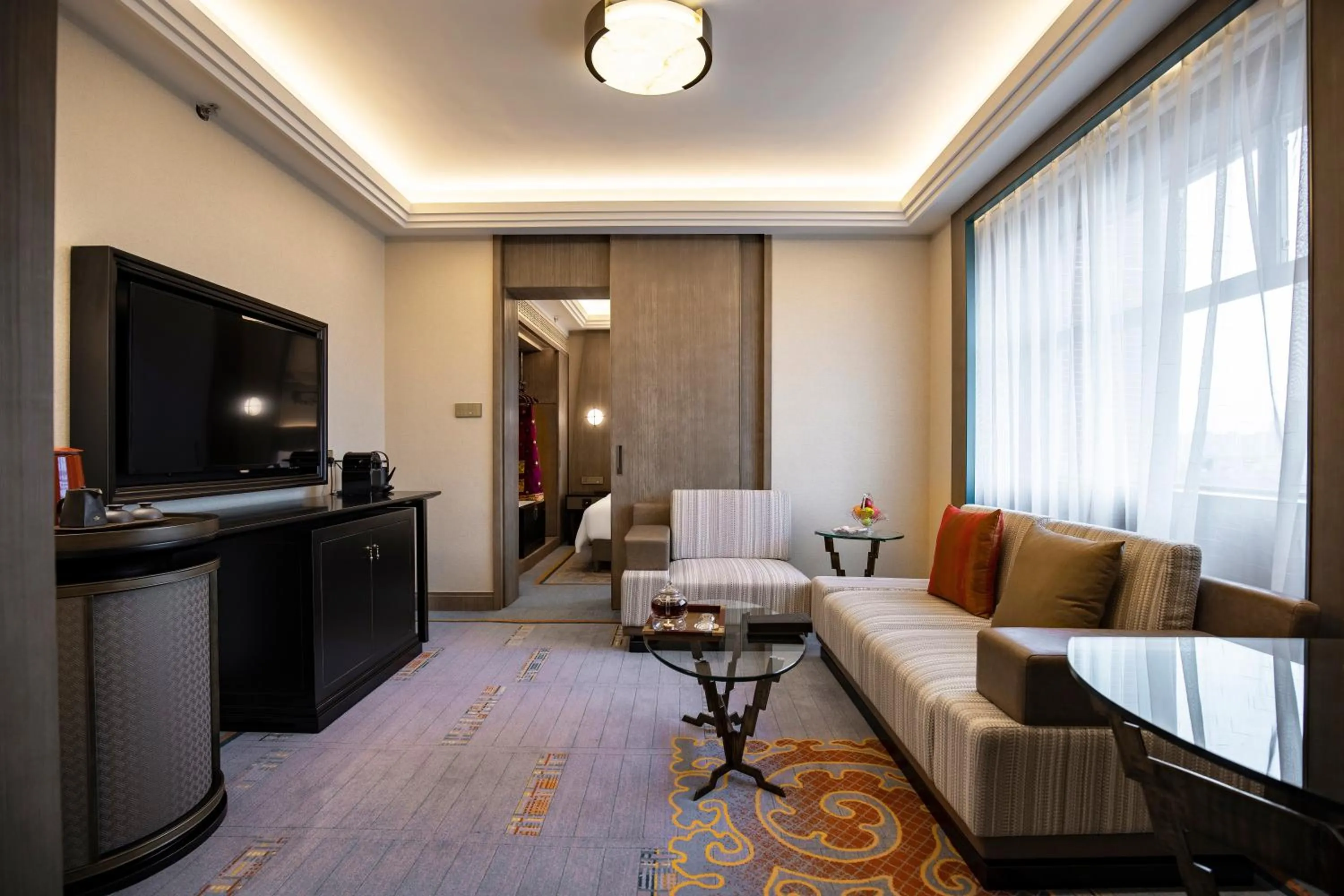 TV and multimedia in Chengdu Tibetan Hotel