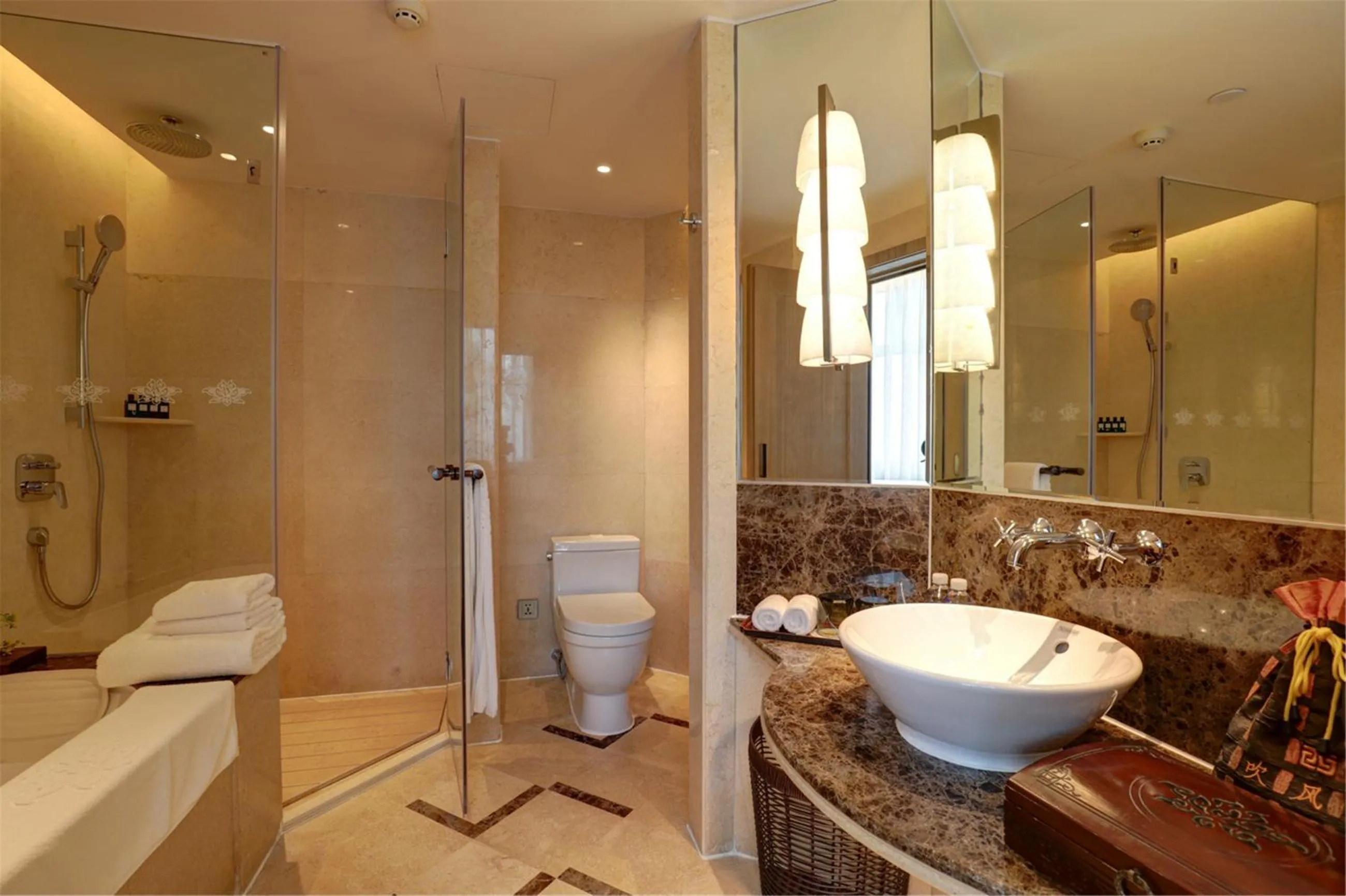 Shower in Chengdu Tibetan Hotel