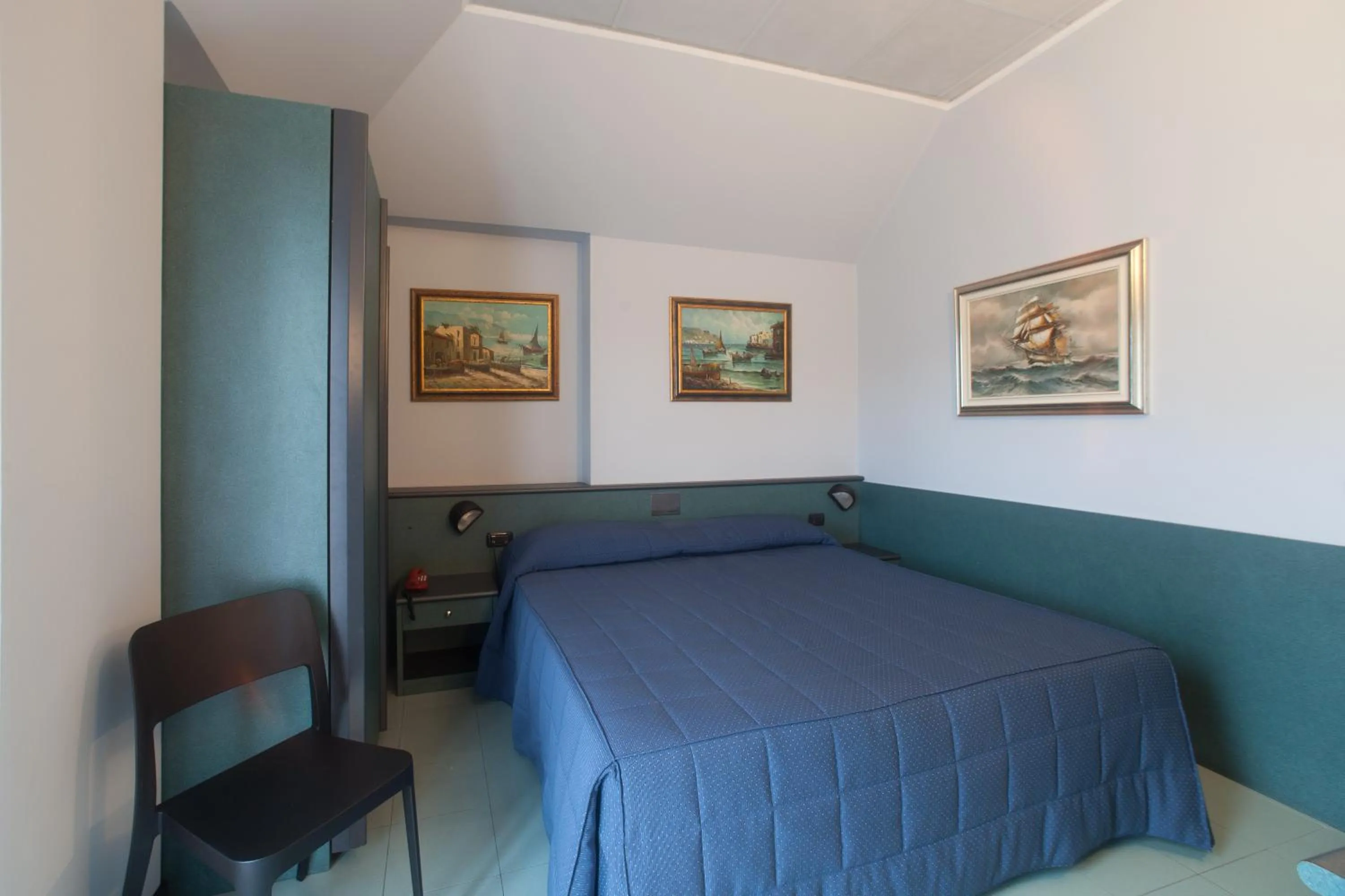 Bed in Hotel Tirreno