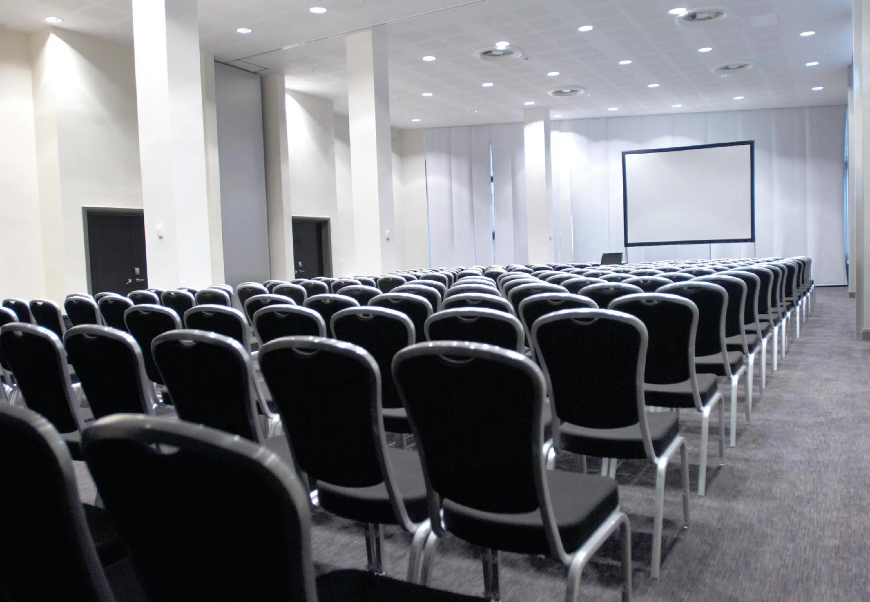 Meeting/conference room in Crowne Plaza Manchester City Centre by IHG
