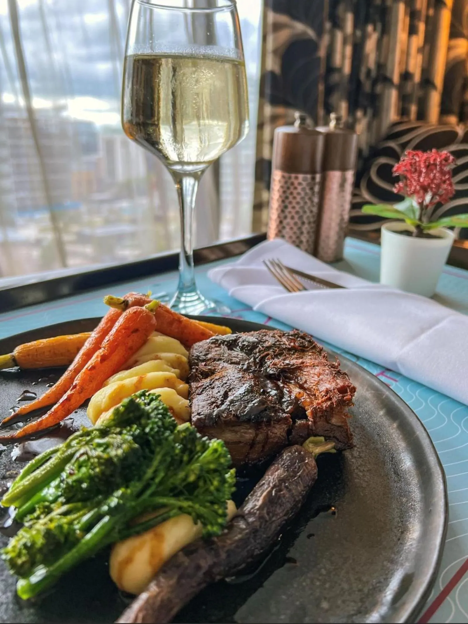 Photo of the whole room in Crowne Plaza Manchester City Centre by IHG