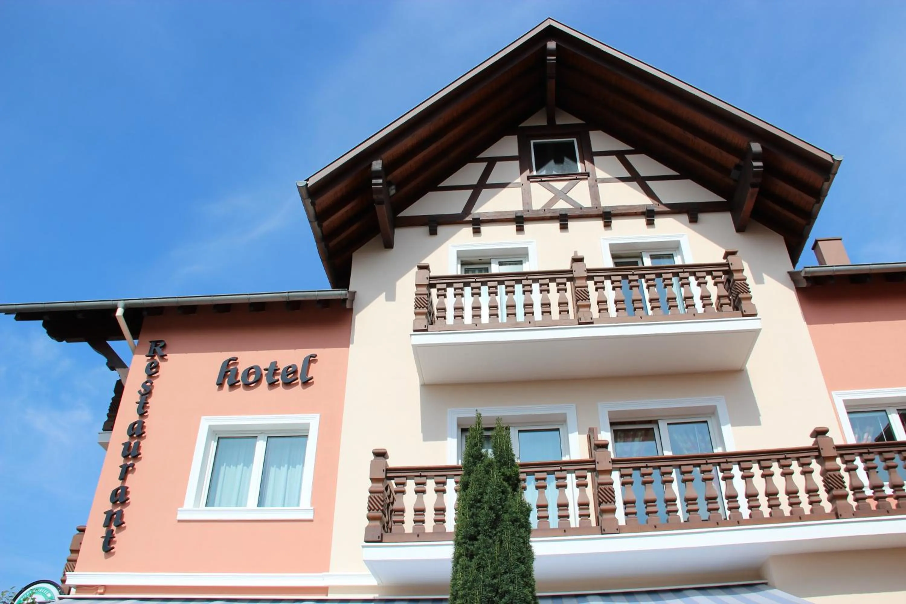 Facade/entrance in Hôtel Restaurant Oberlé