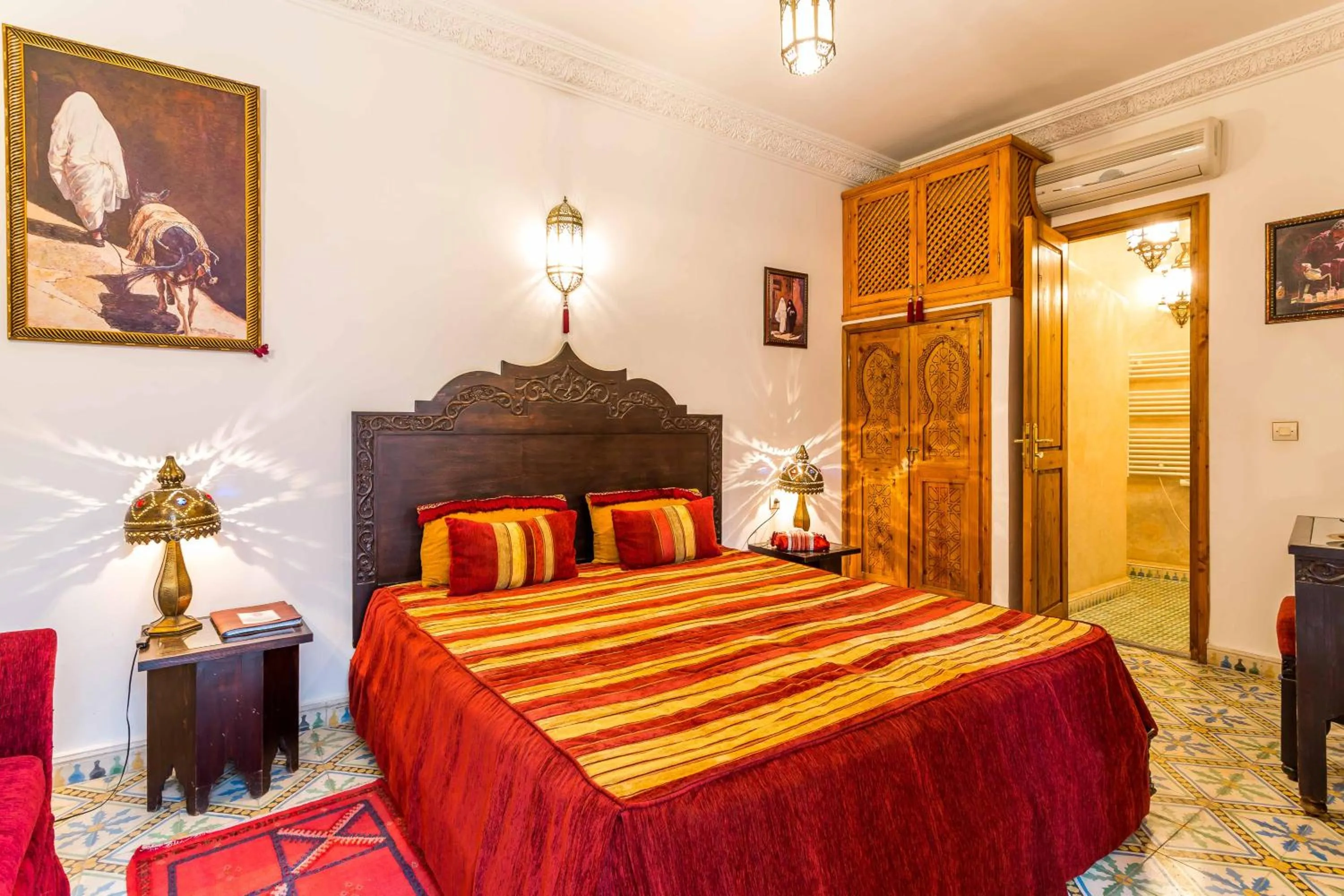 Photo of the whole room, Bed in Riad Mouna