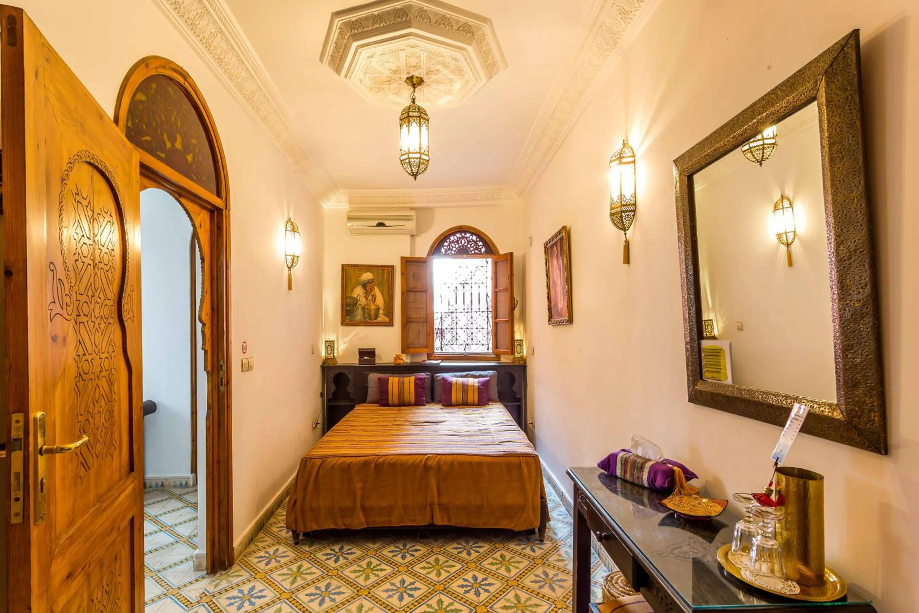 Decorative detail, Bed in Riad Mouna