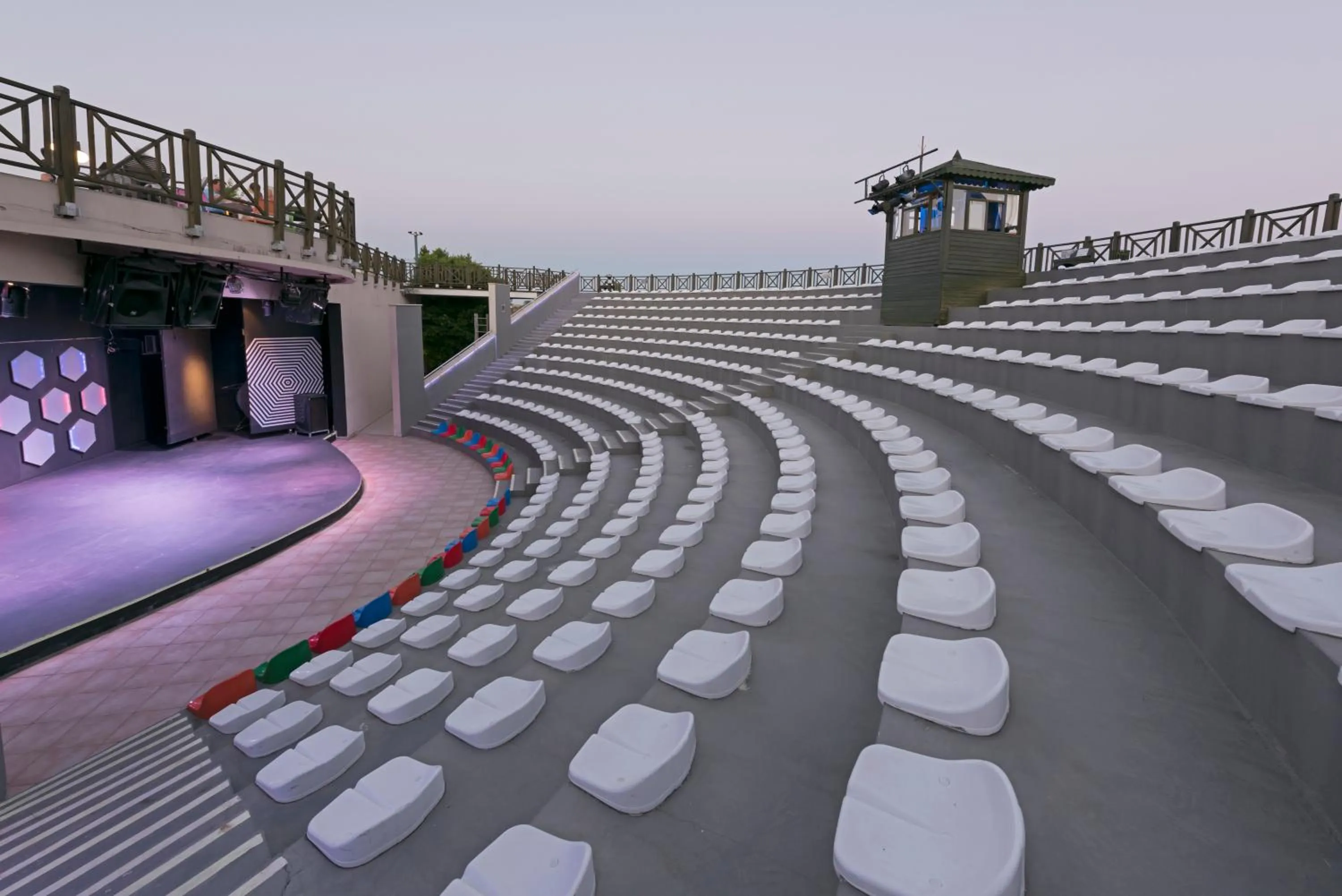 Evening entertainment in Novum Garden Side Hotel