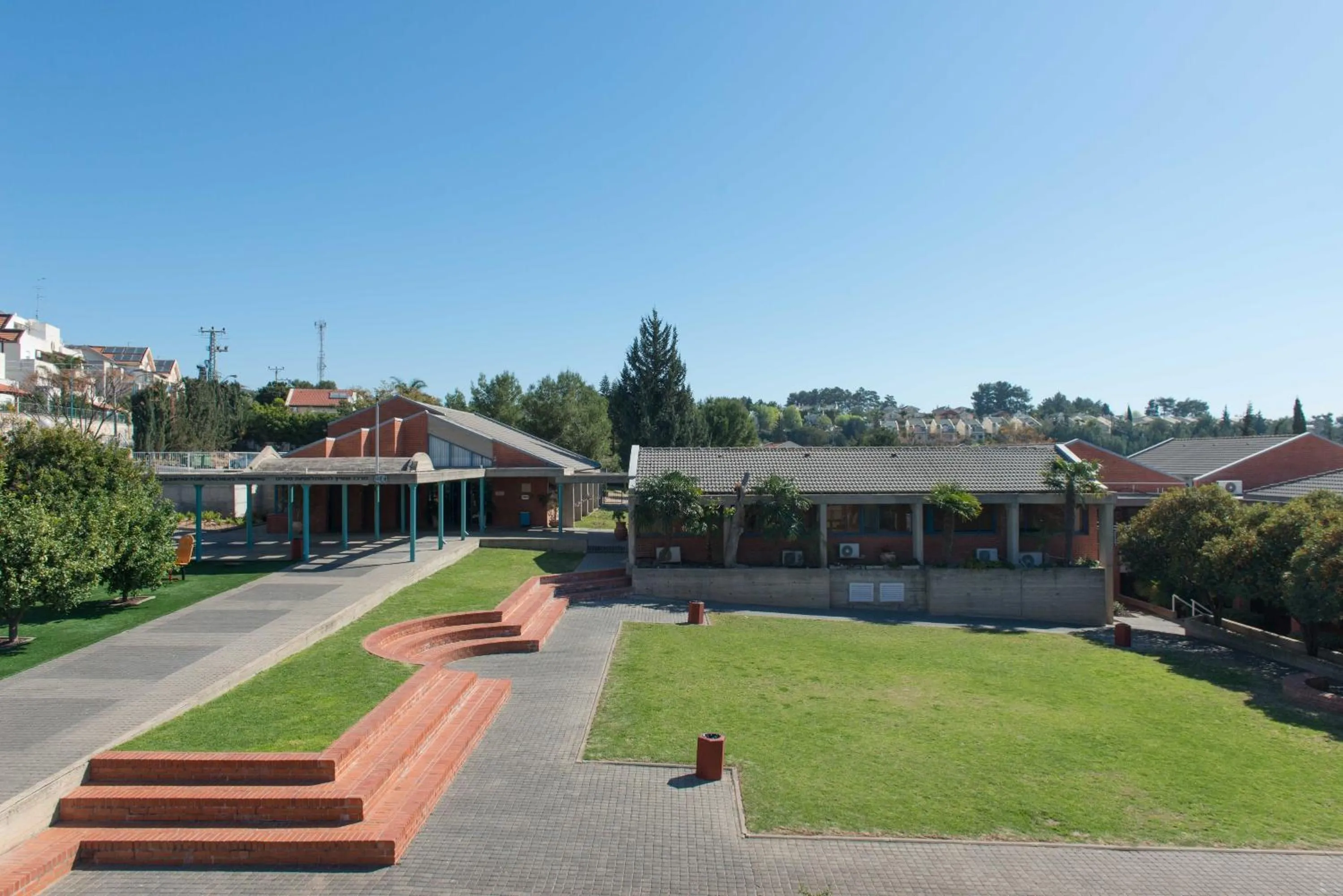 Property building in HI - Shlomi Hostel