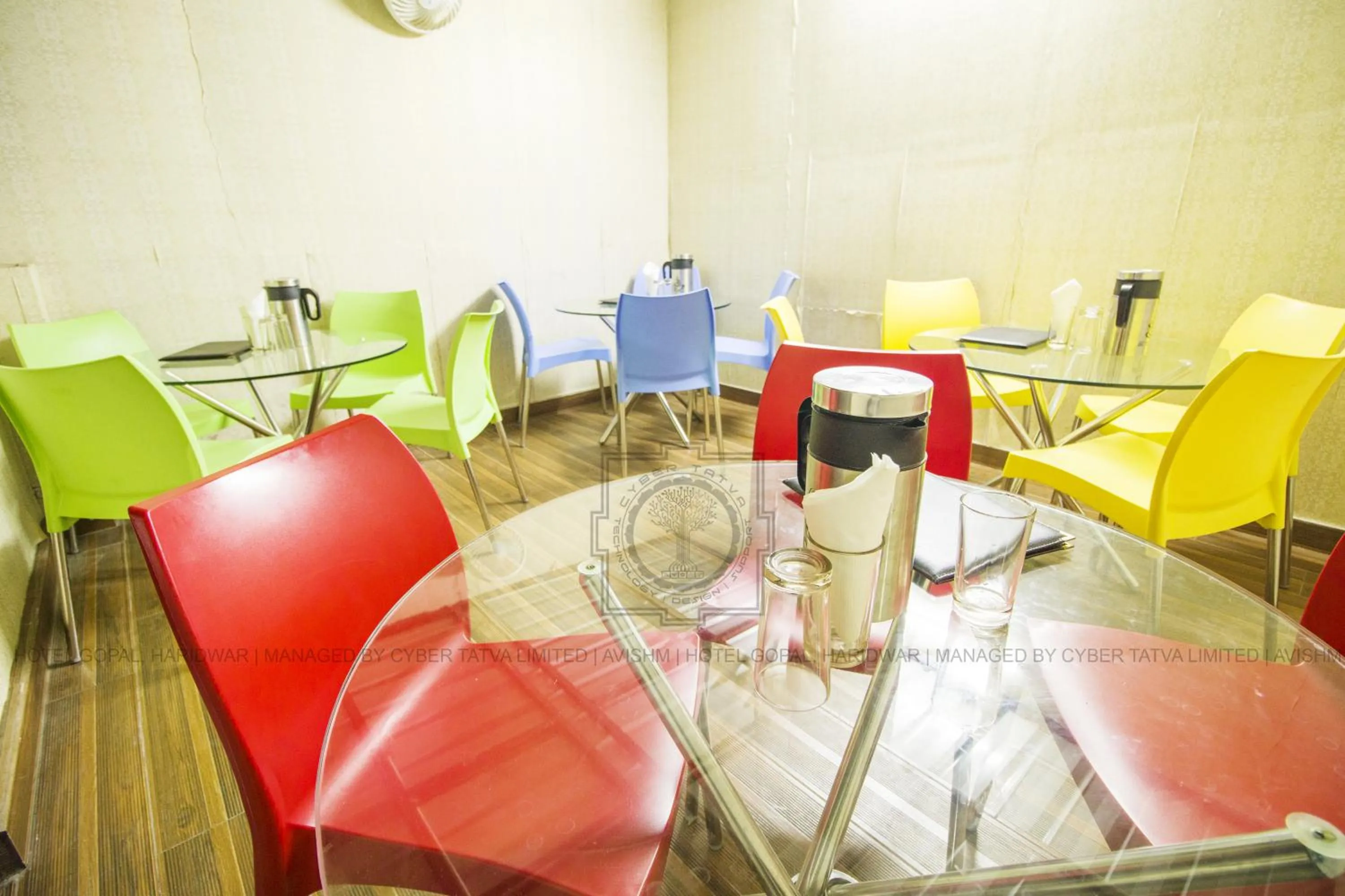 Restaurant/places to eat in Hotel Gopal