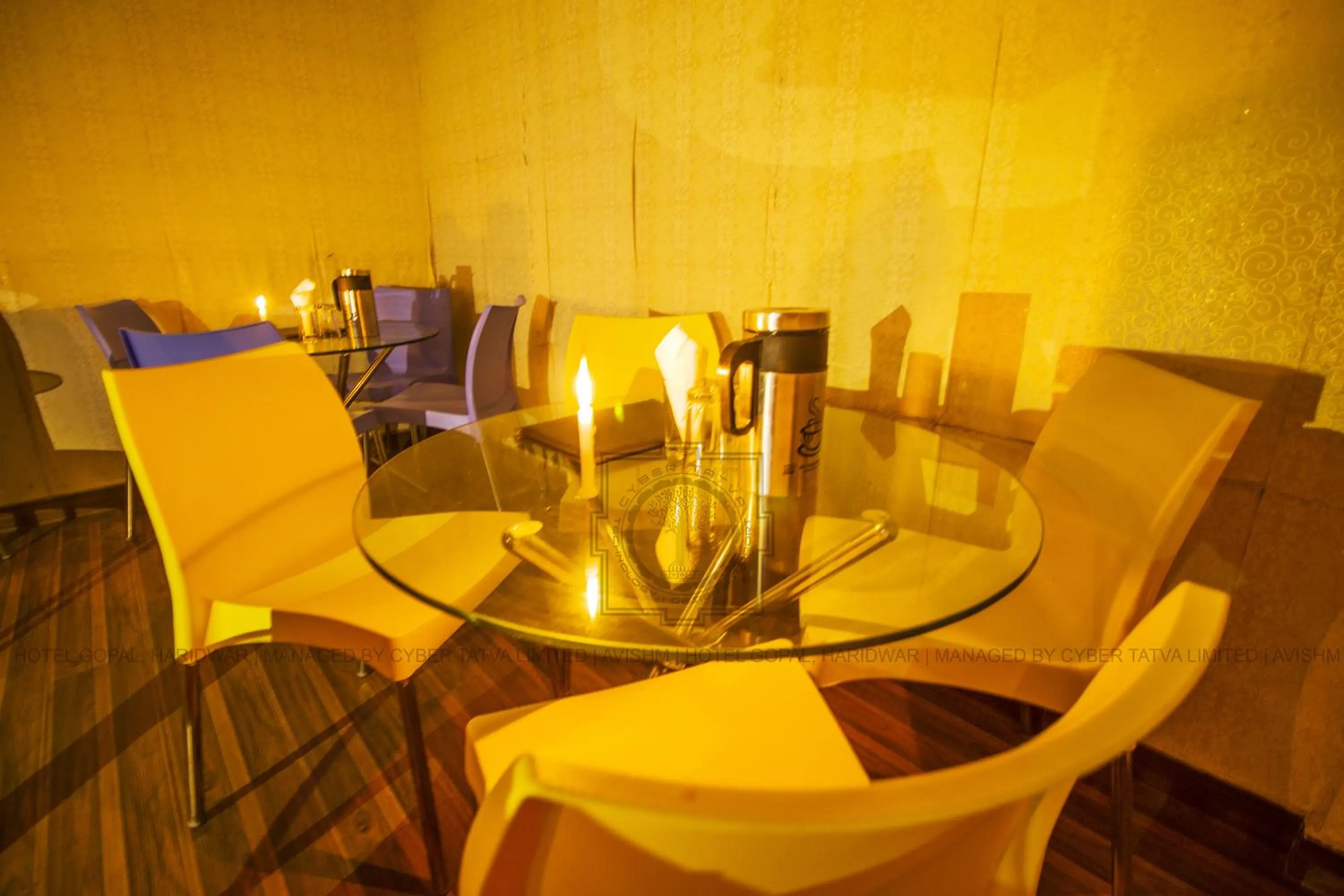 Restaurant/places to eat in Hotel Gopal