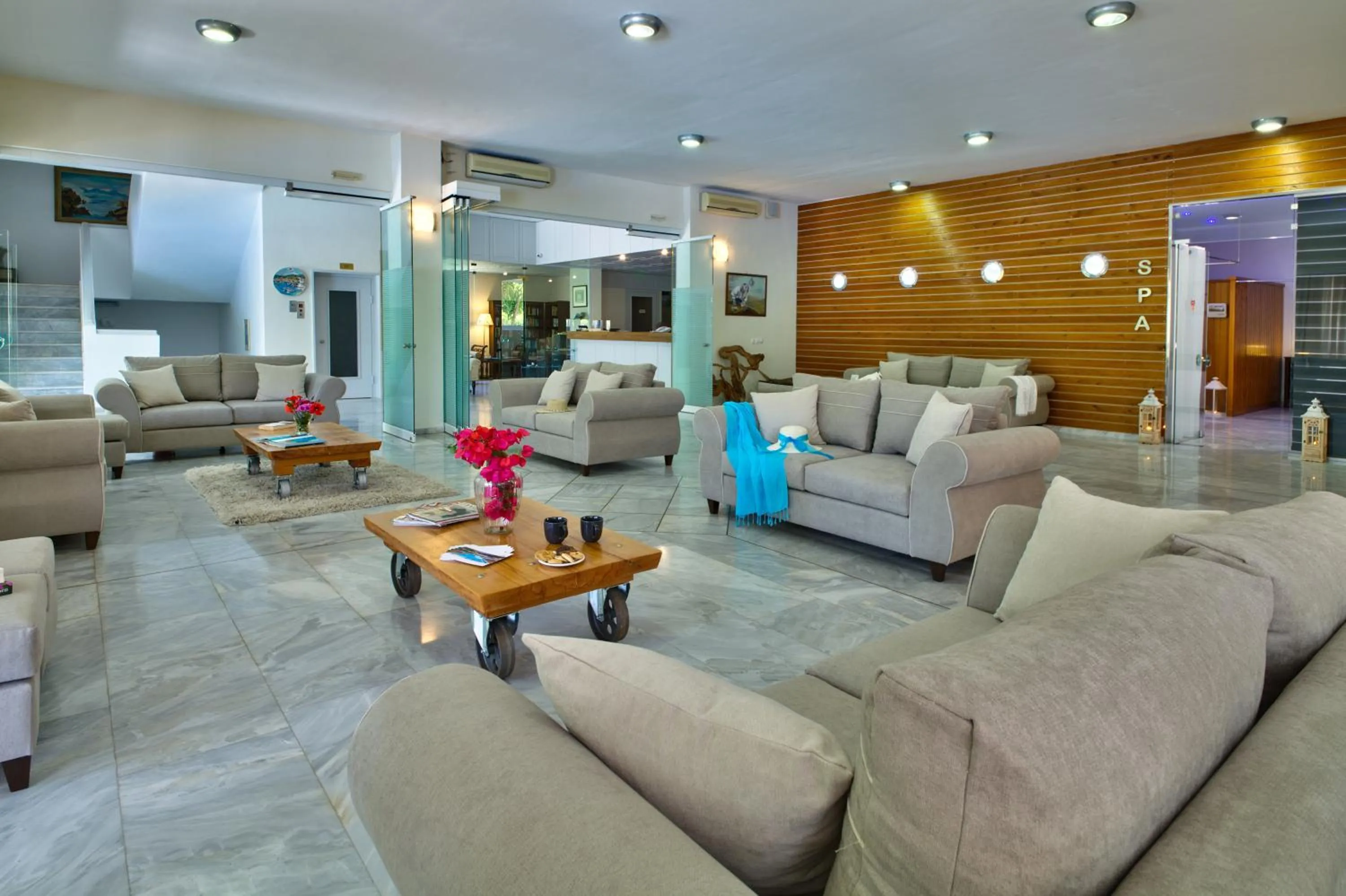 Communal lounge/ TV room in Paxos Club Resort & SPA